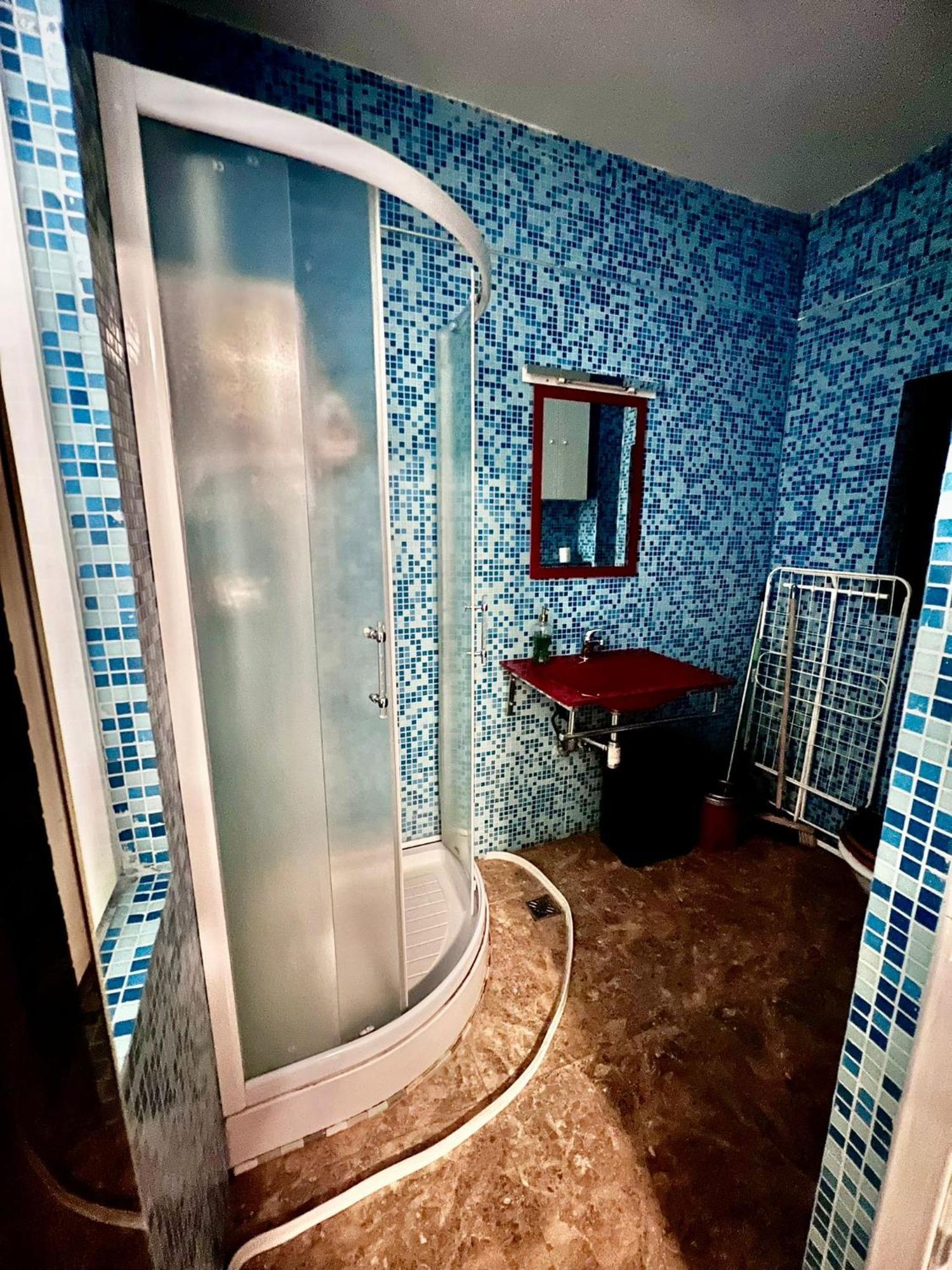 Mona's 4 Apartment *