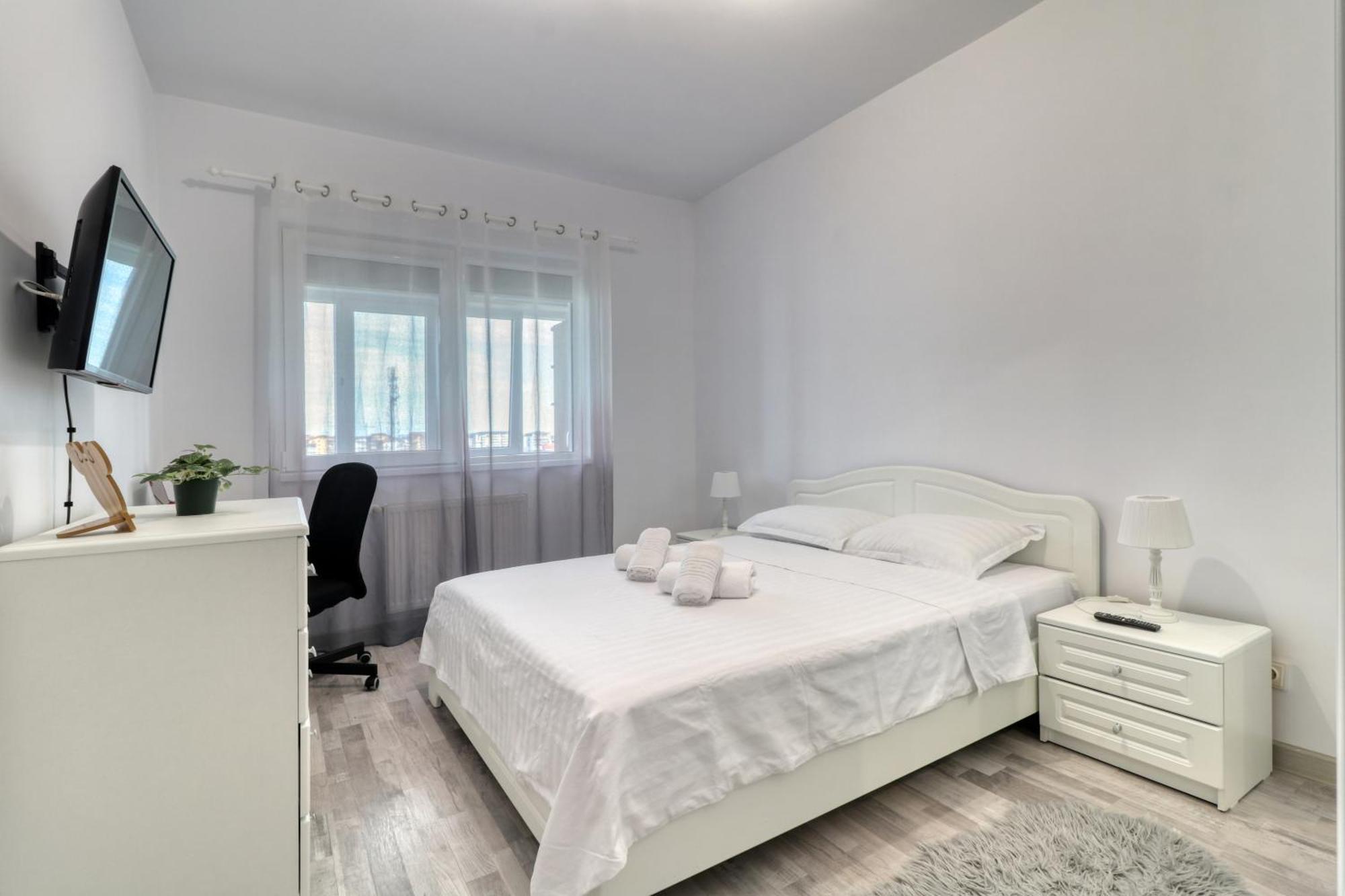 Homie Gray - Private Parking - Self Check-in Apartment Bucharest