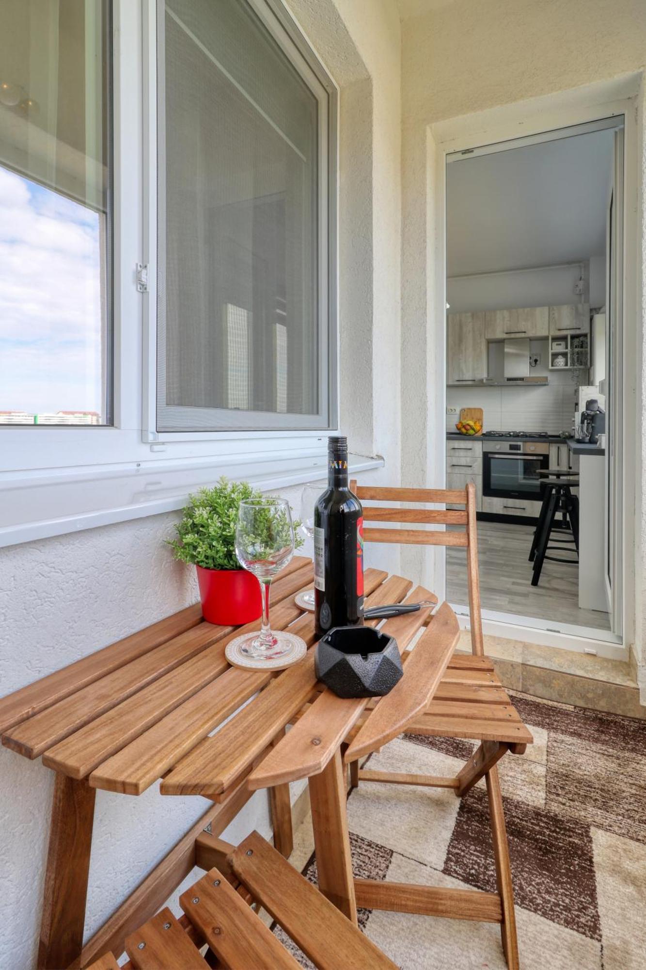 Apartment Homie Gray - Private Parking - Self Check-in Bucharest