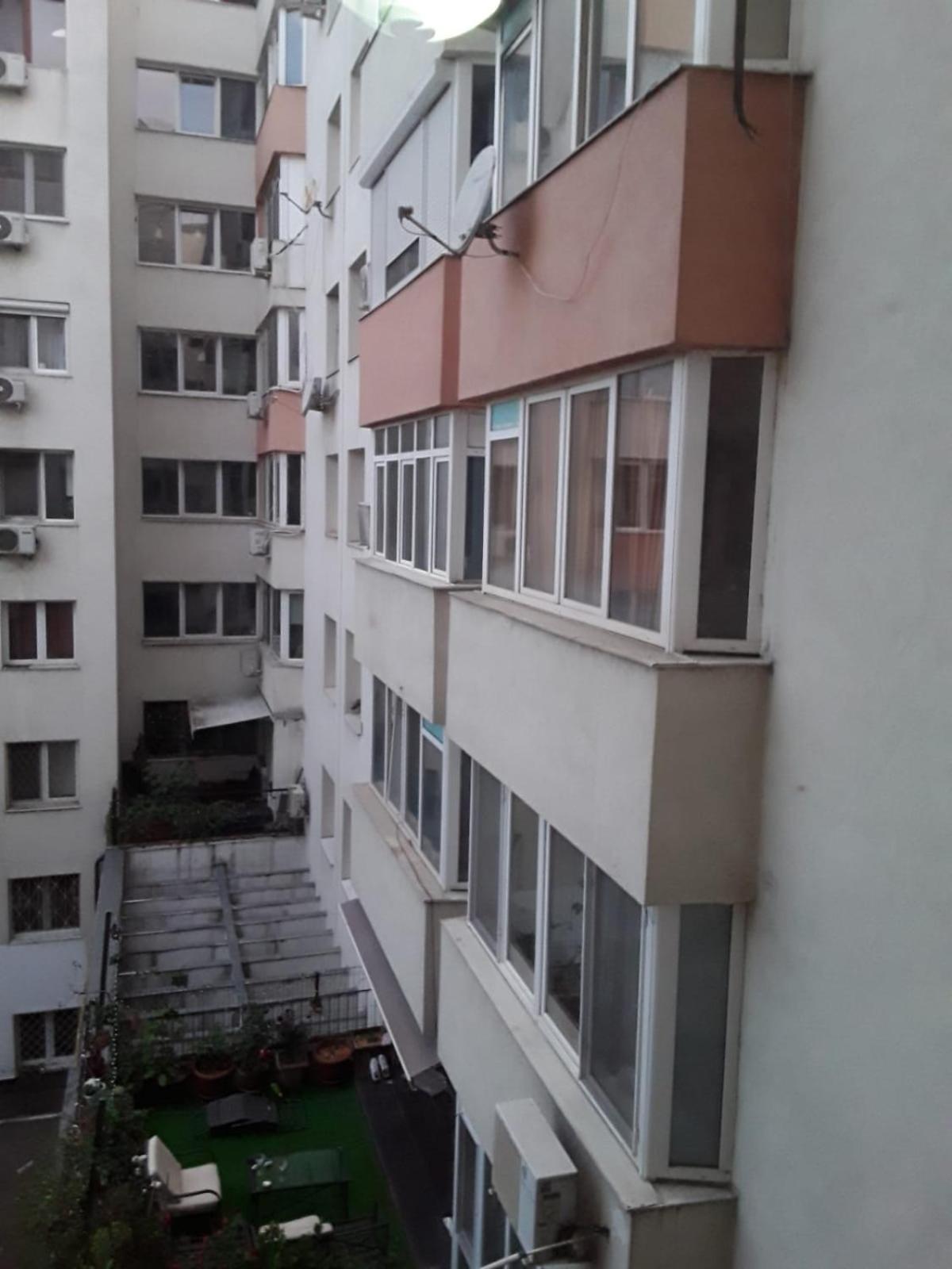Cozy In Downtown Apartment Bucharest