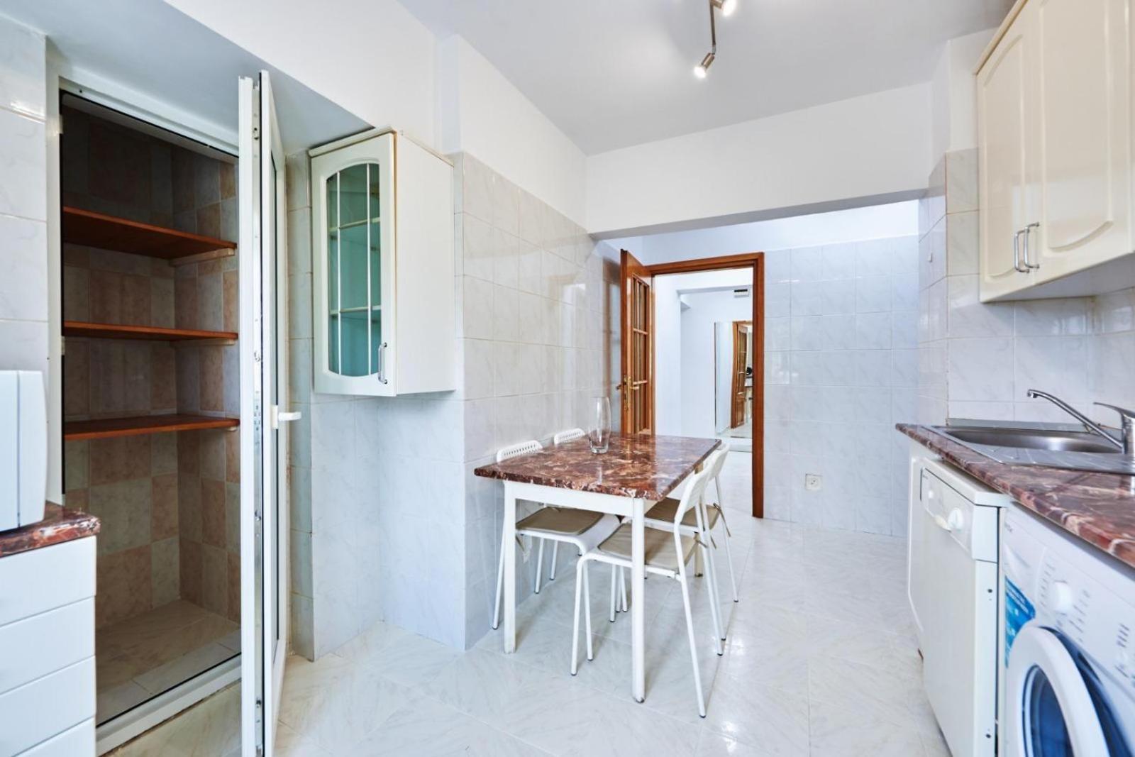 Lazynest - 2br Near Piata Alba Iulia Apartment Bucharest