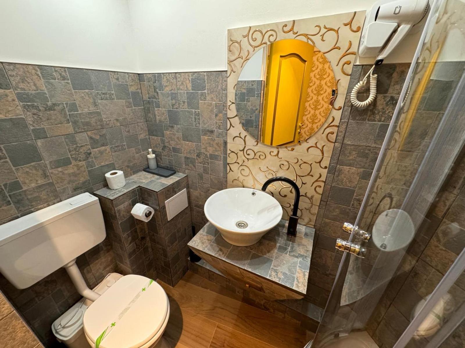 Happyrooms Piata Romana Hotel Bucharest