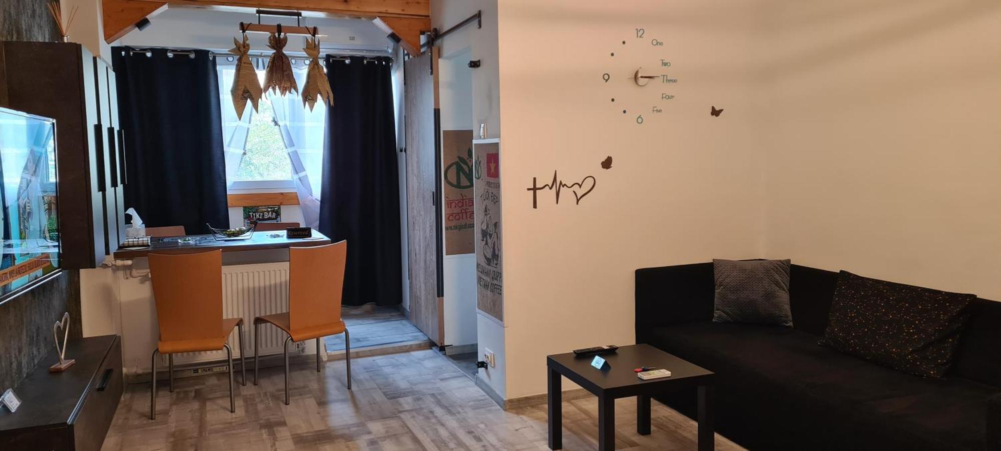 Tiki's Bar Apartment *