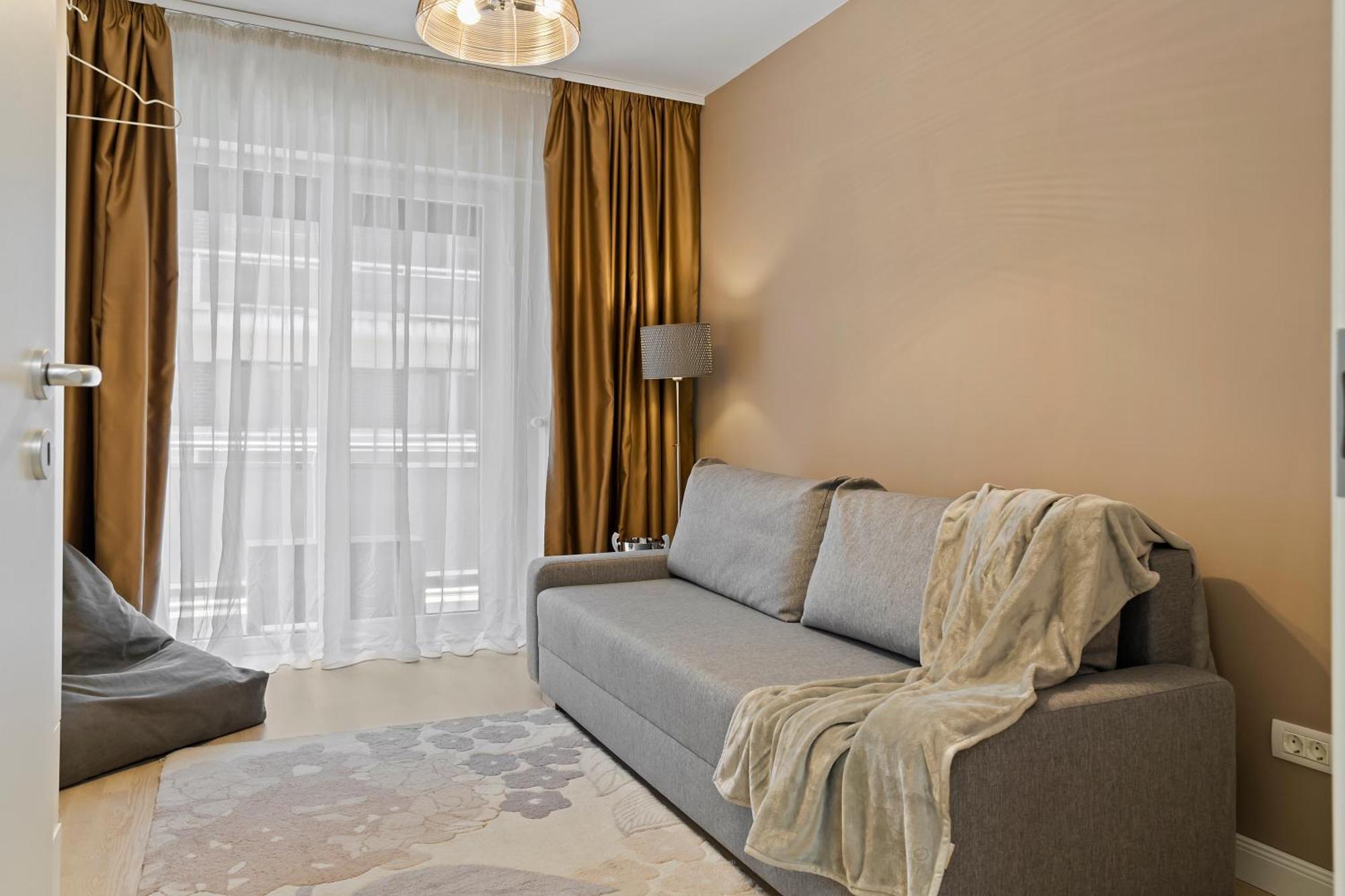 Happy Apartment