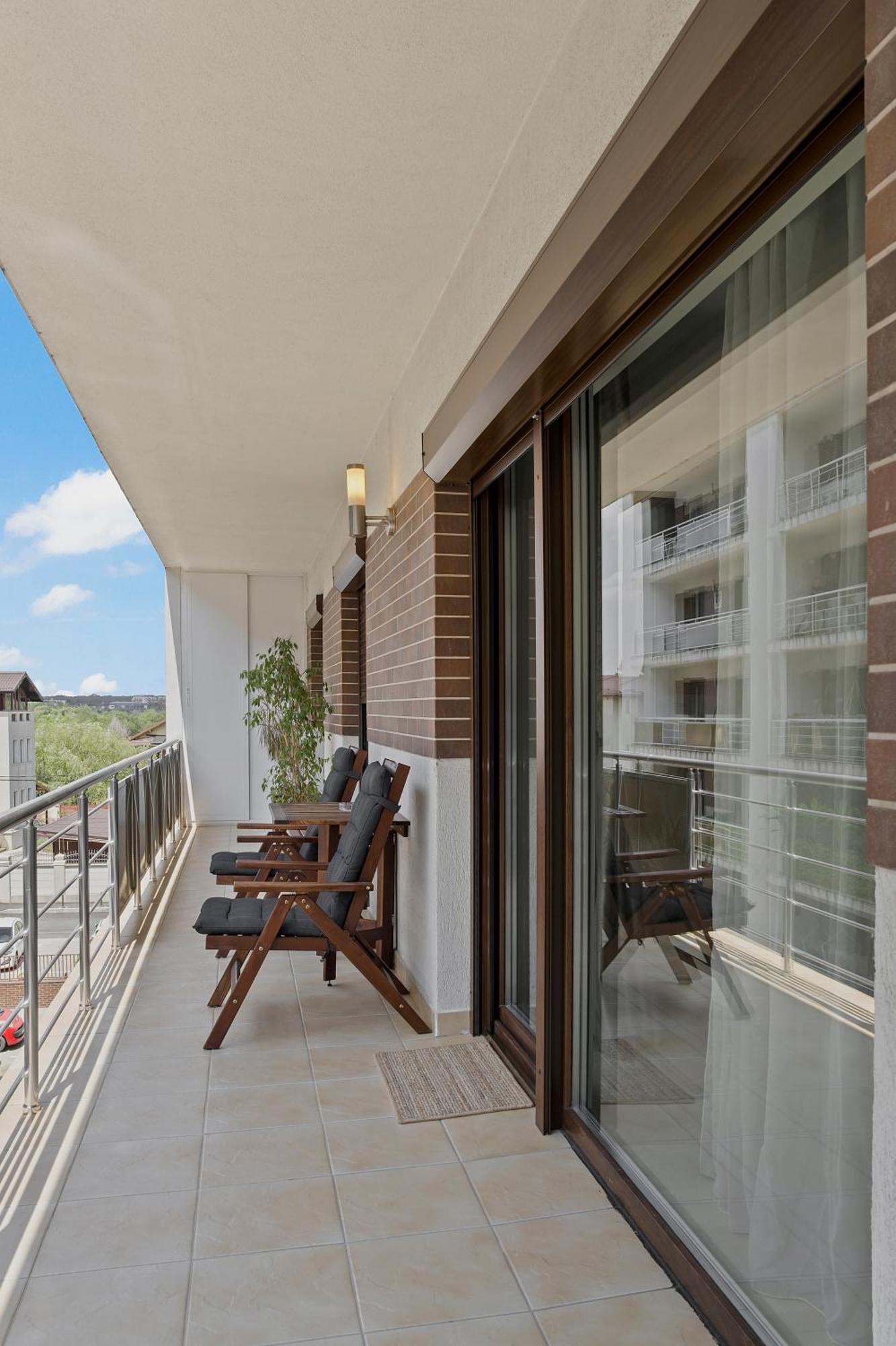 Happy Apartment