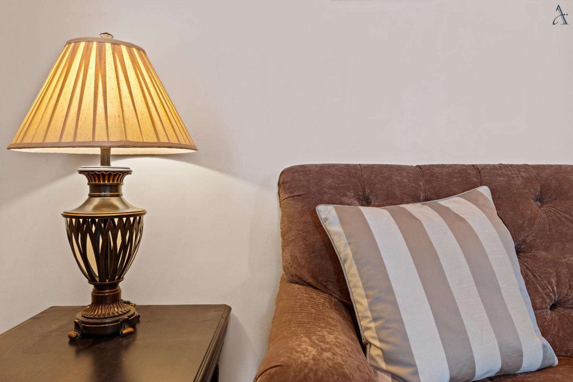 2 Bdr In Old Town Apartment *
