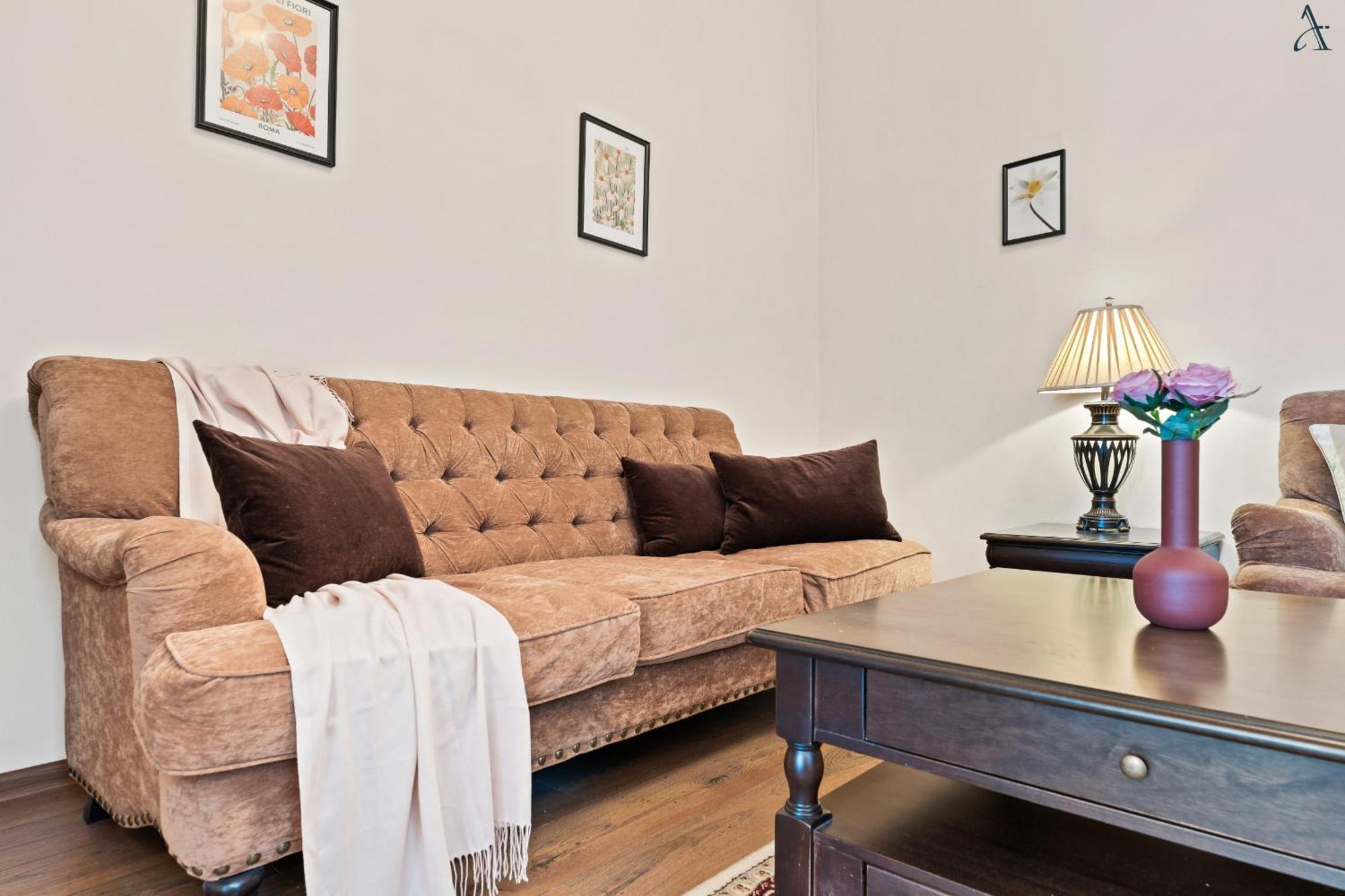 Apartment 2 Bdr In Old Town *
