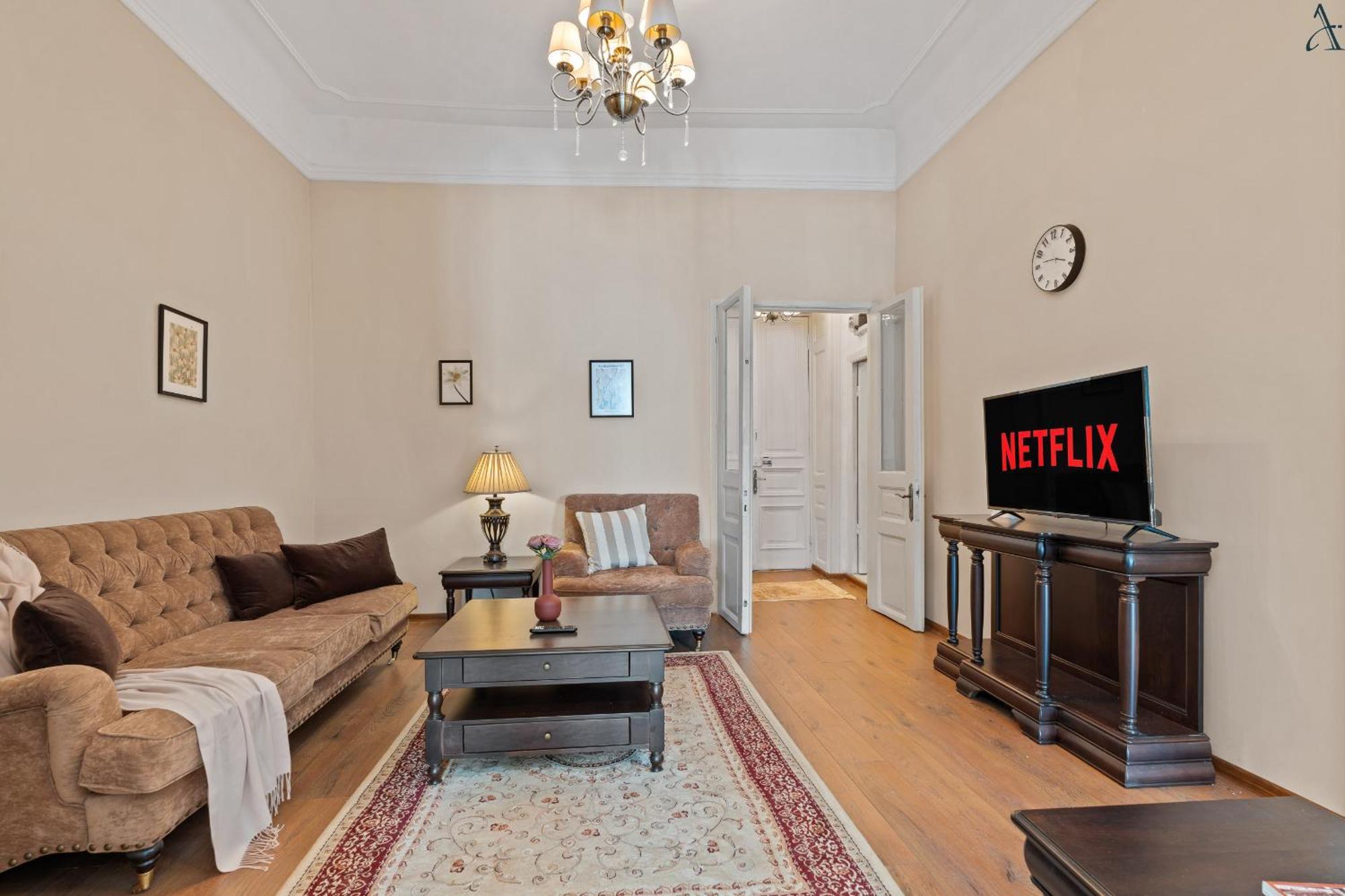 2 Bdr In Old Town Apartment Bucharest