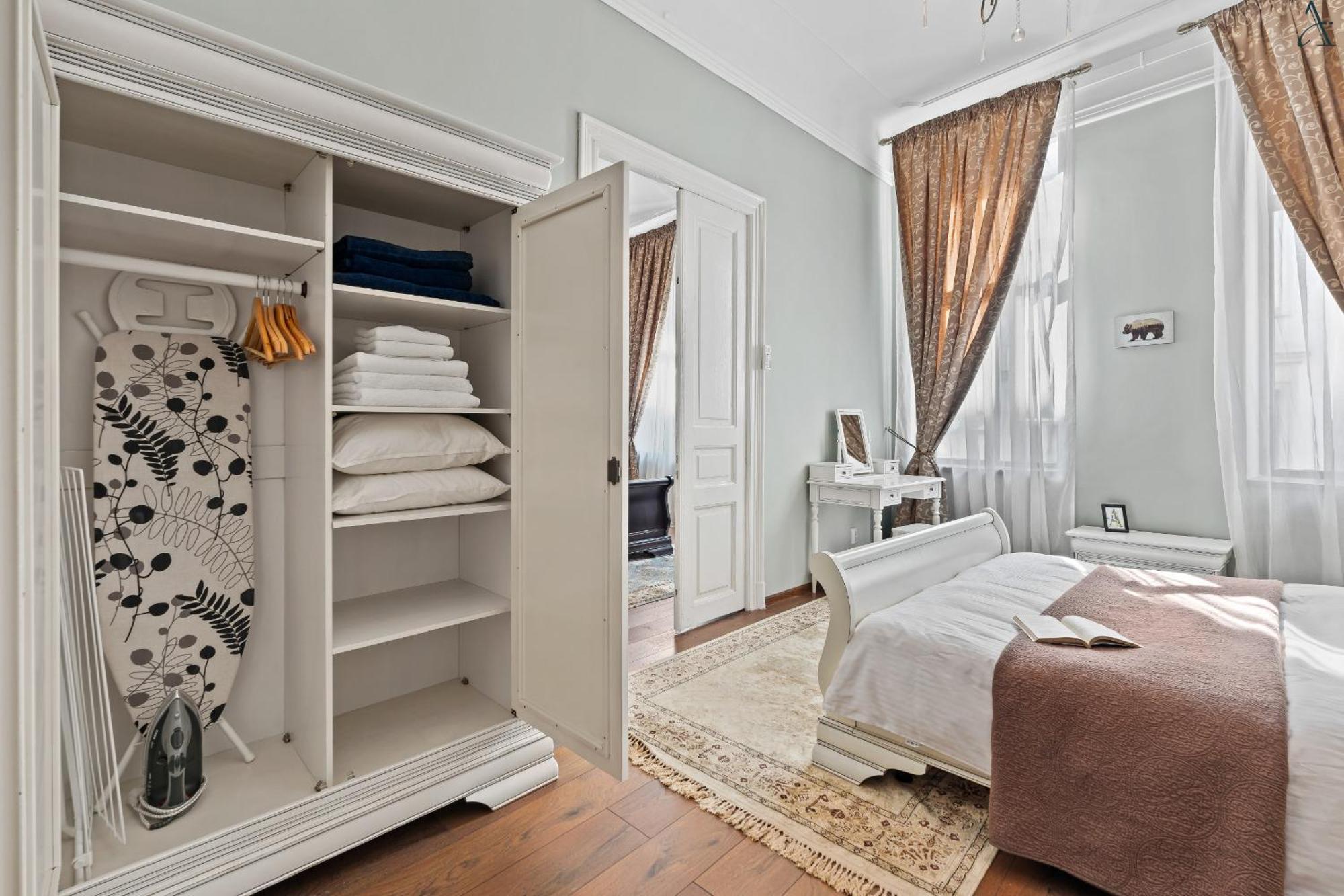 Apartment 2 Bdr In Old Town Bucharest