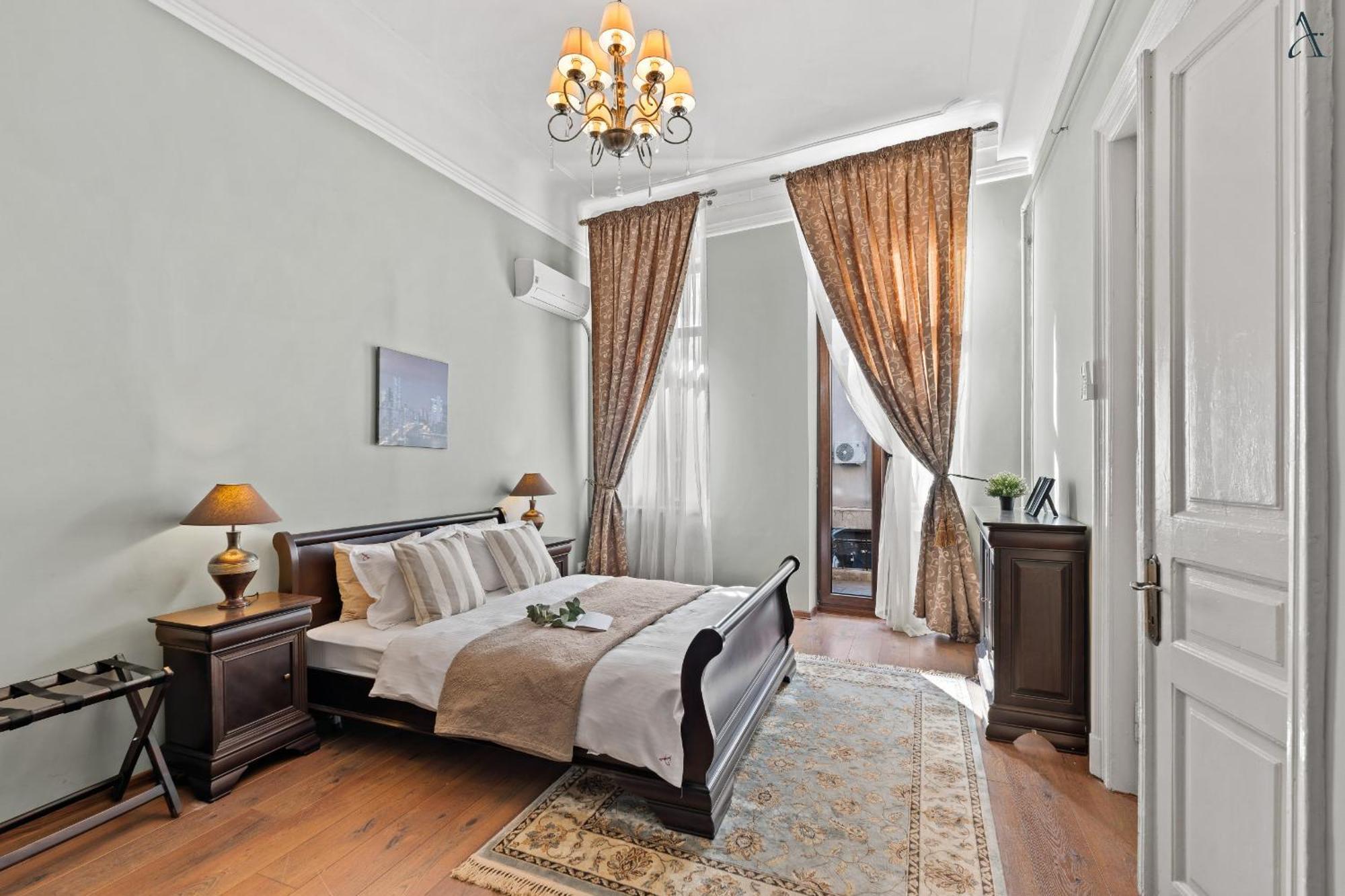 2 Bdr In Old Town