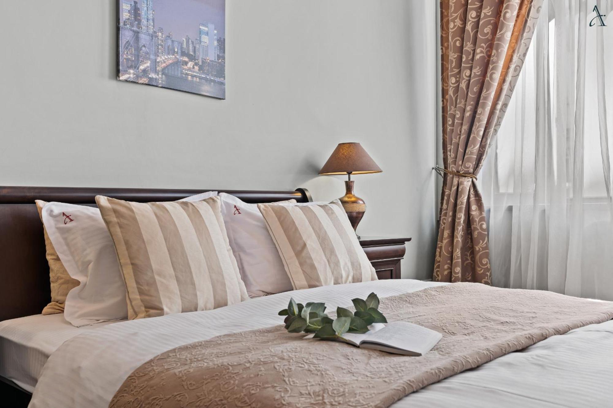 2 Bdr In Old Town Apartment *