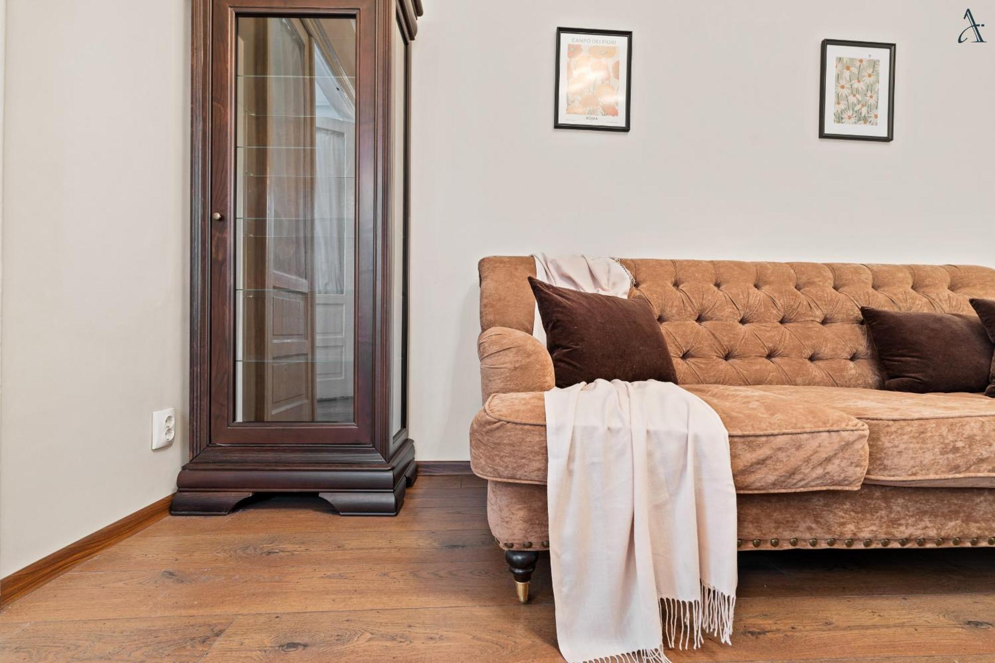 2 Bdr In Old Town