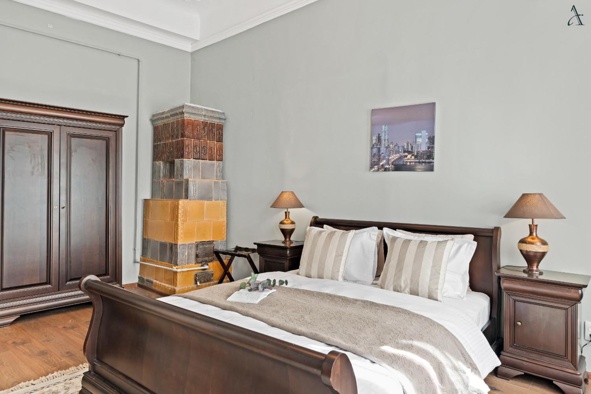 2 Bdr In Old Town Apartment *