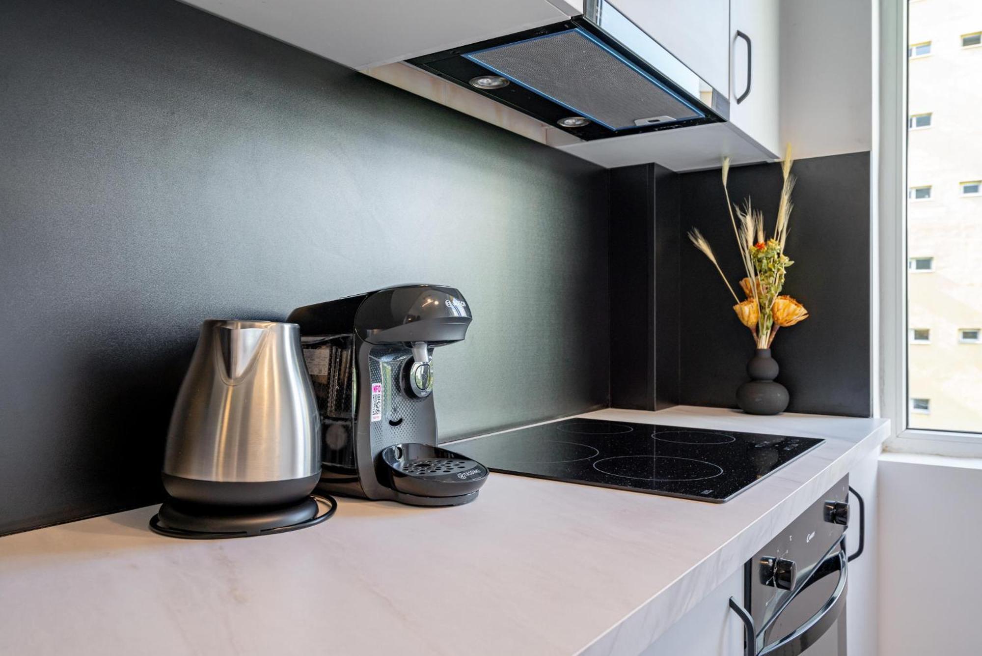 Stylish Comfort - 2br In Vibrant East Bucharest