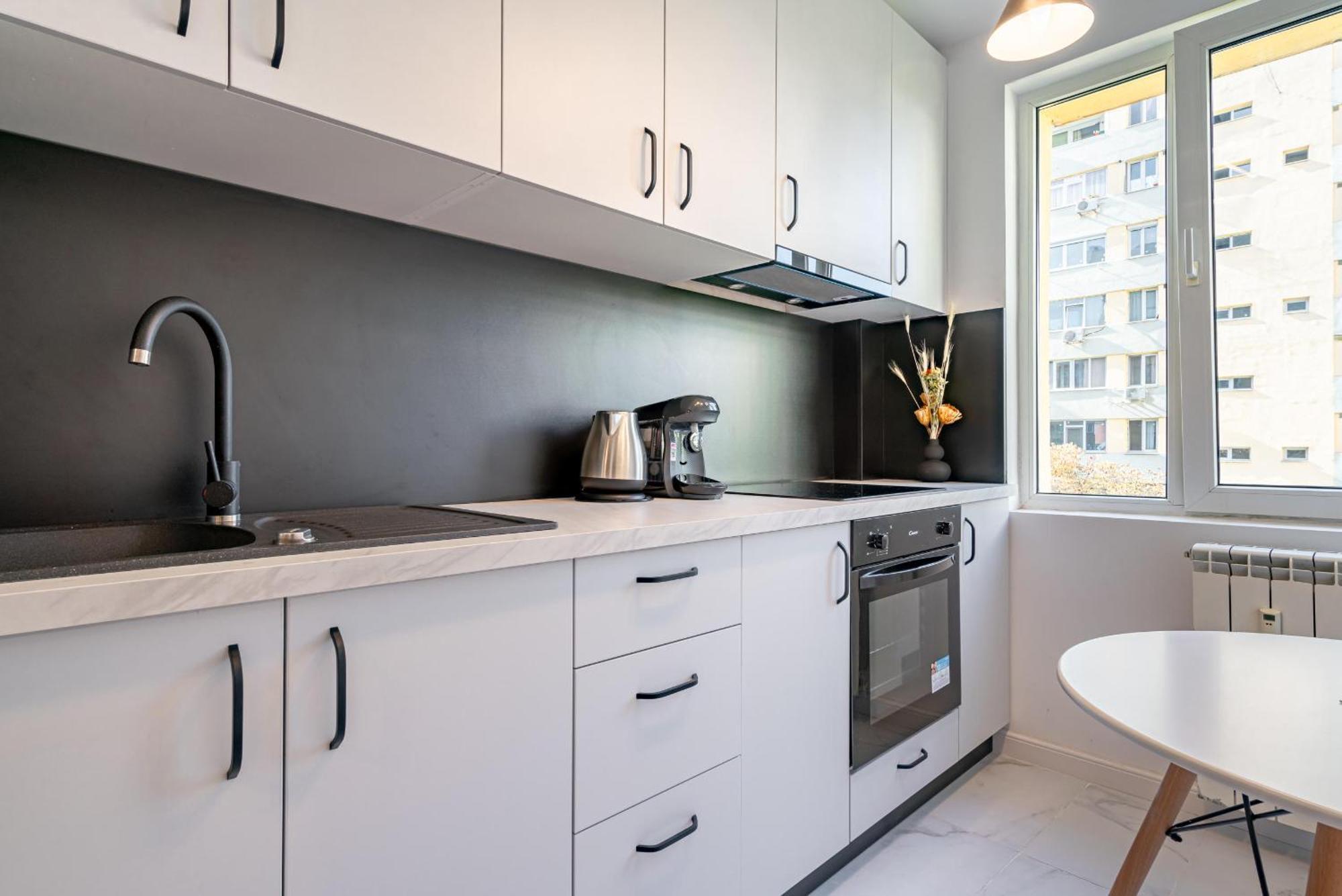Stylish Comfort - 2br In Vibrant East Apartment *