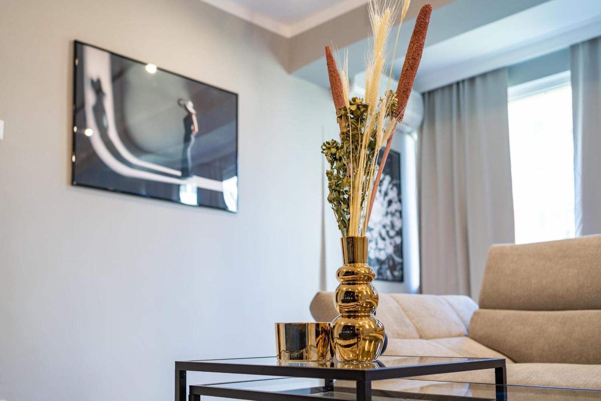 Stylish Comfort - 2br In Vibrant East *