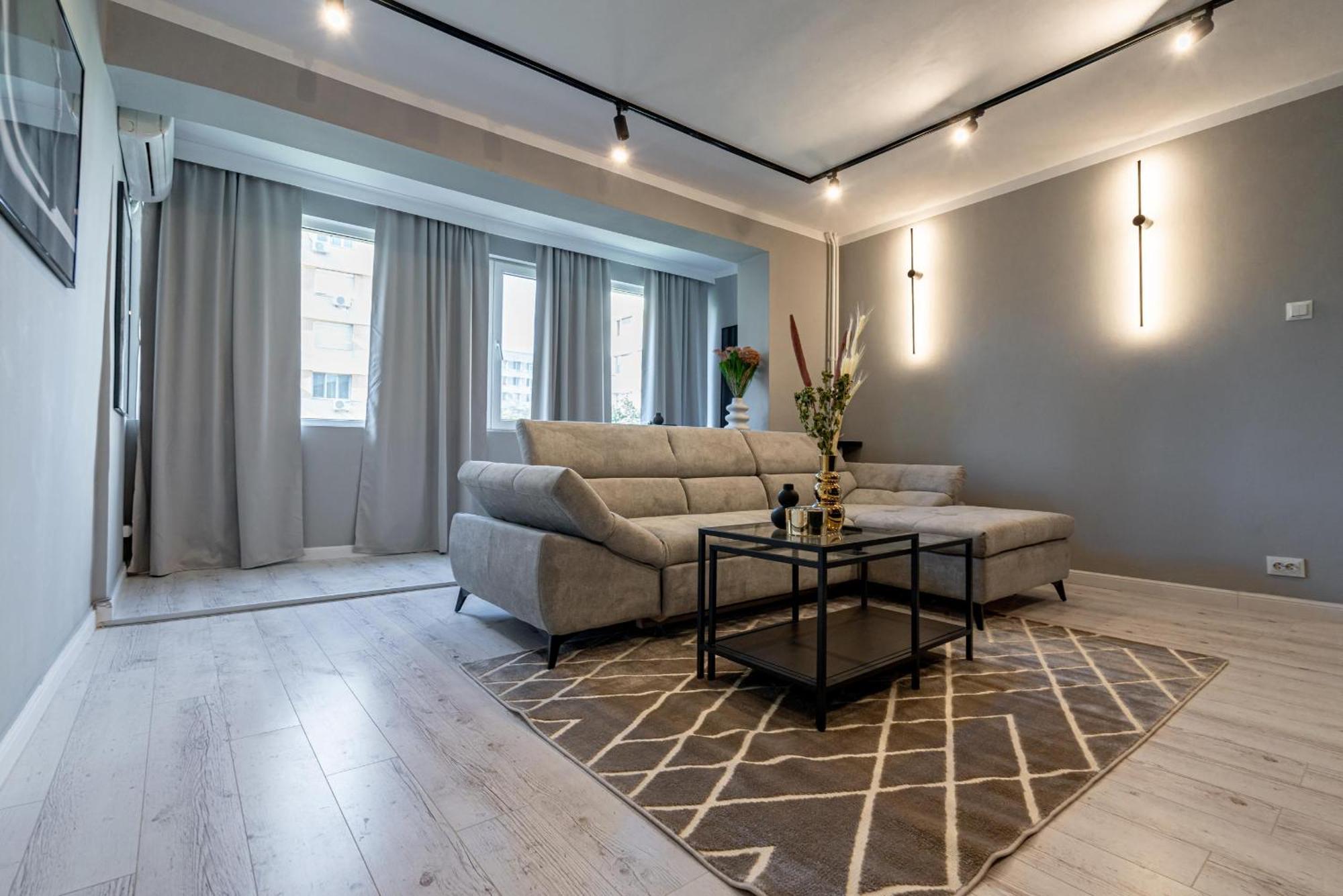 Stylish Comfort - 2br In Vibrant East Apartment Bucharest