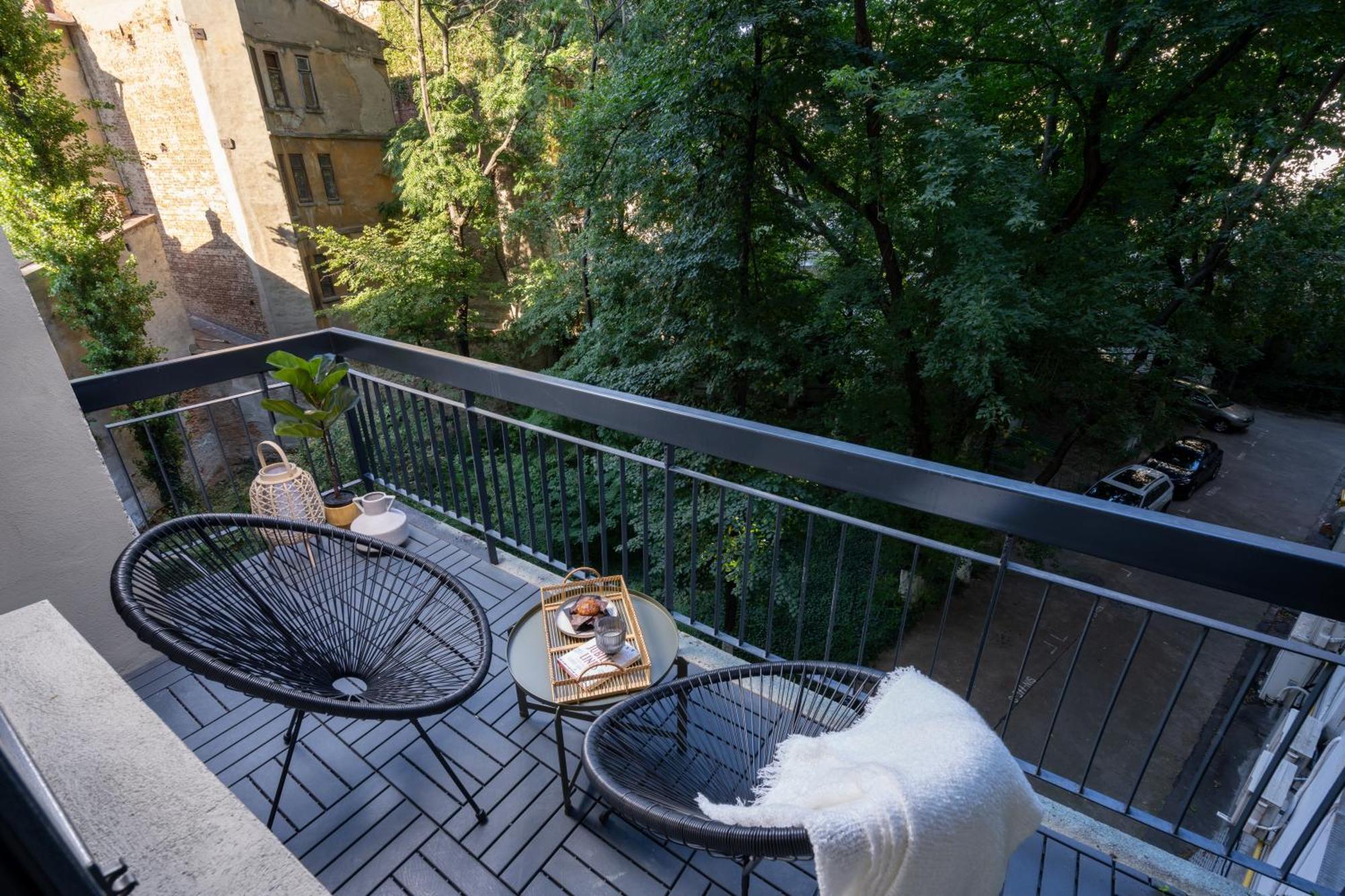 Apartment Old City Modern 2Br Office Room And 2 Balconies Bucharest