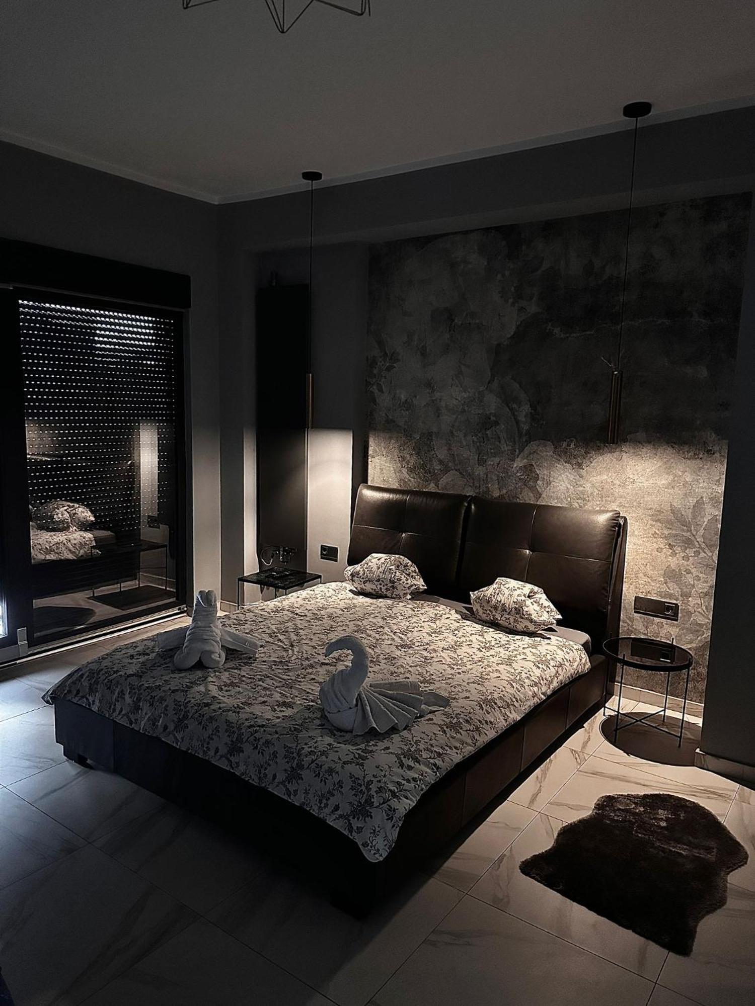 Deluxe Skyline Retreat - Old Town *