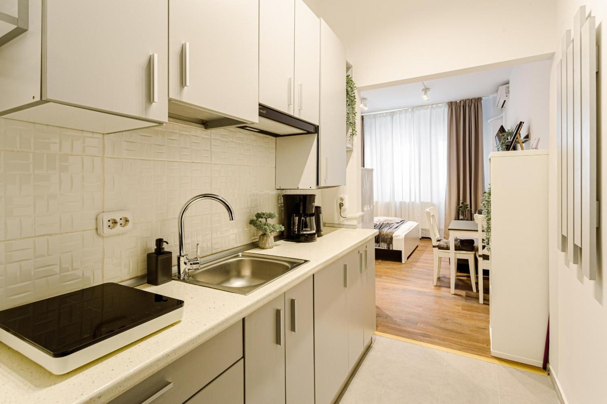 Urban Vibes - Chic On Smardan Street