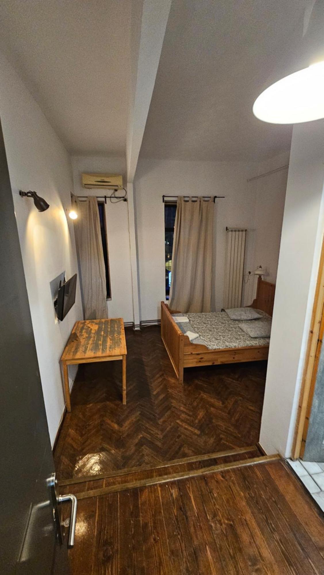 Gazde/Camere de închiriat Victoriei54you Bucureşti