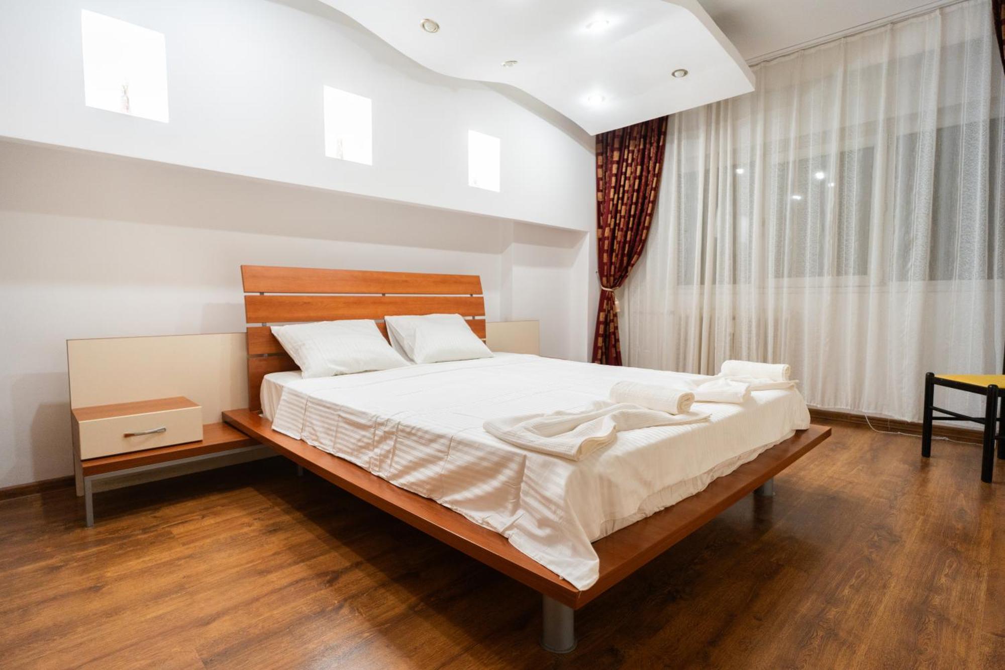 Ultra Central Retreat - Palace Of Parliament View Apartment *