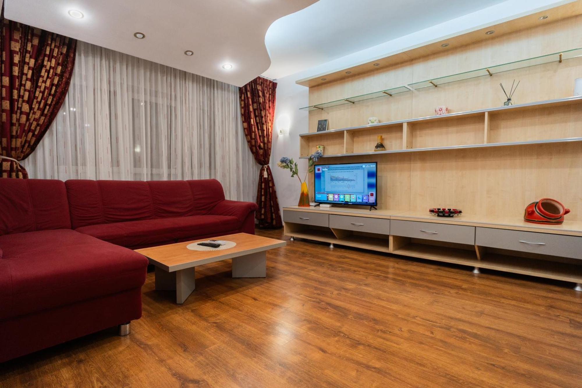 Ultra Central Retreat - Palace Of Parliament View Apartment