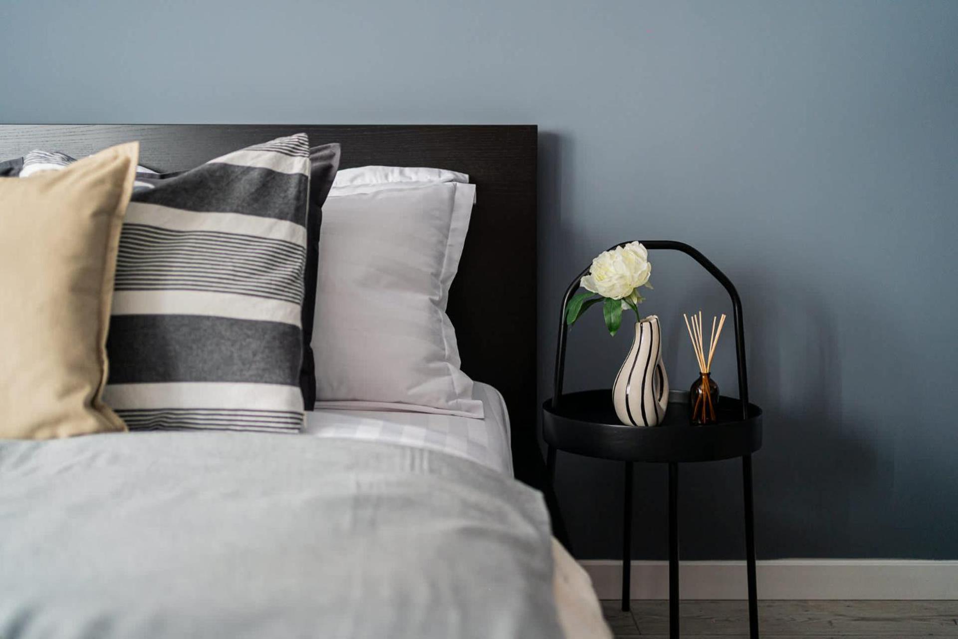 Chic Black & White 2br Retreat On Dambovitei Apartamento *