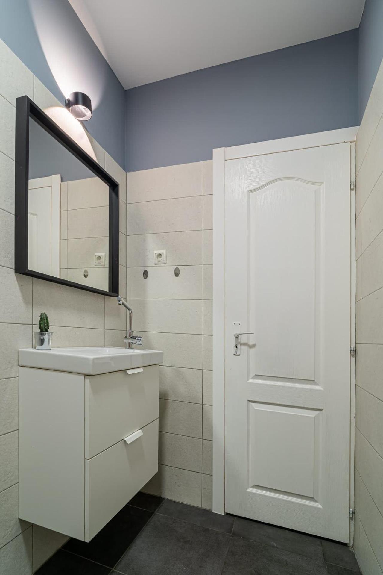 Apartamento Chic Black & White 2br Retreat On Dambovitei
