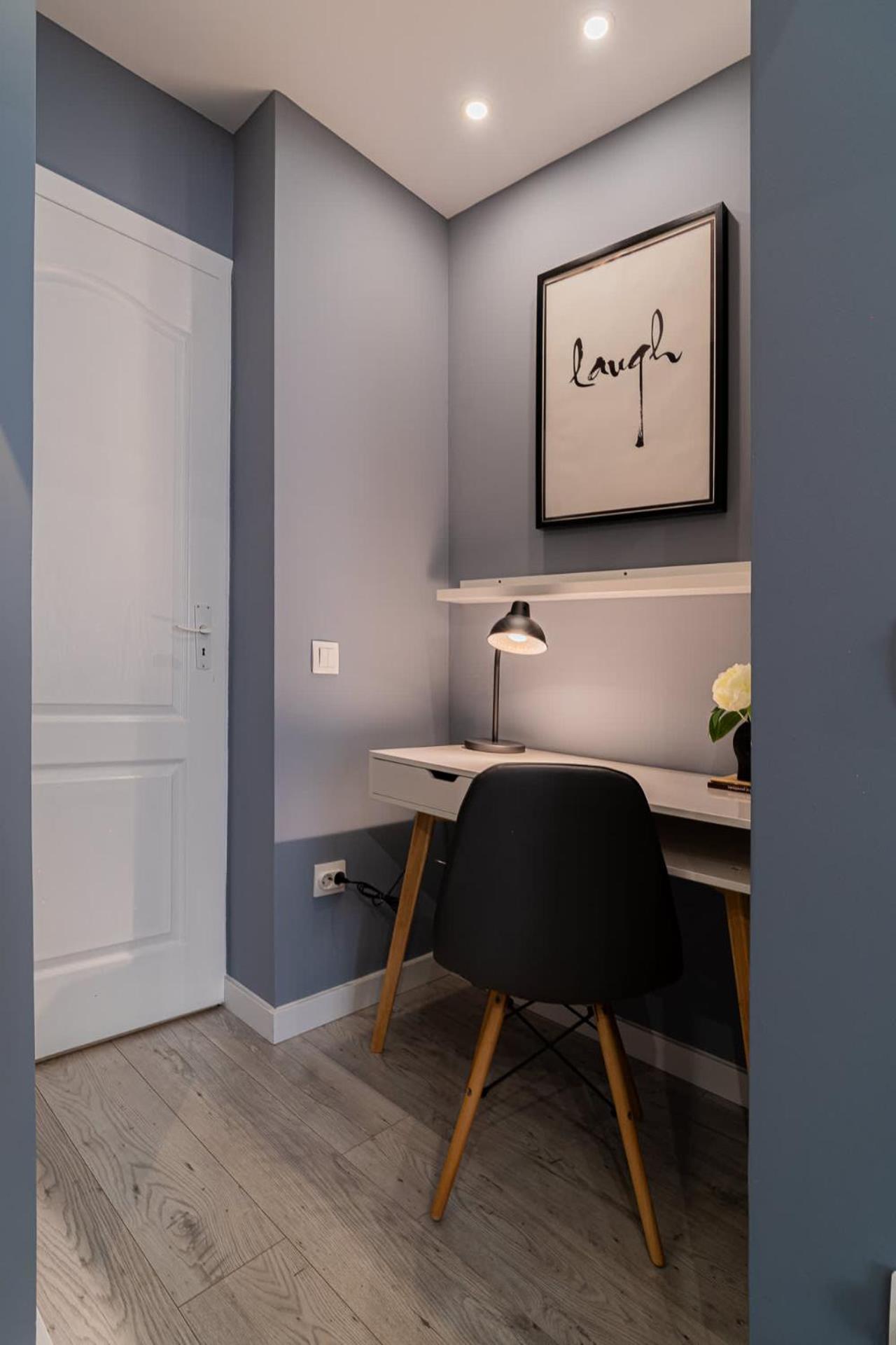 Chic Black & White 2br Retreat On Dambovitei Apartamento Bucareste