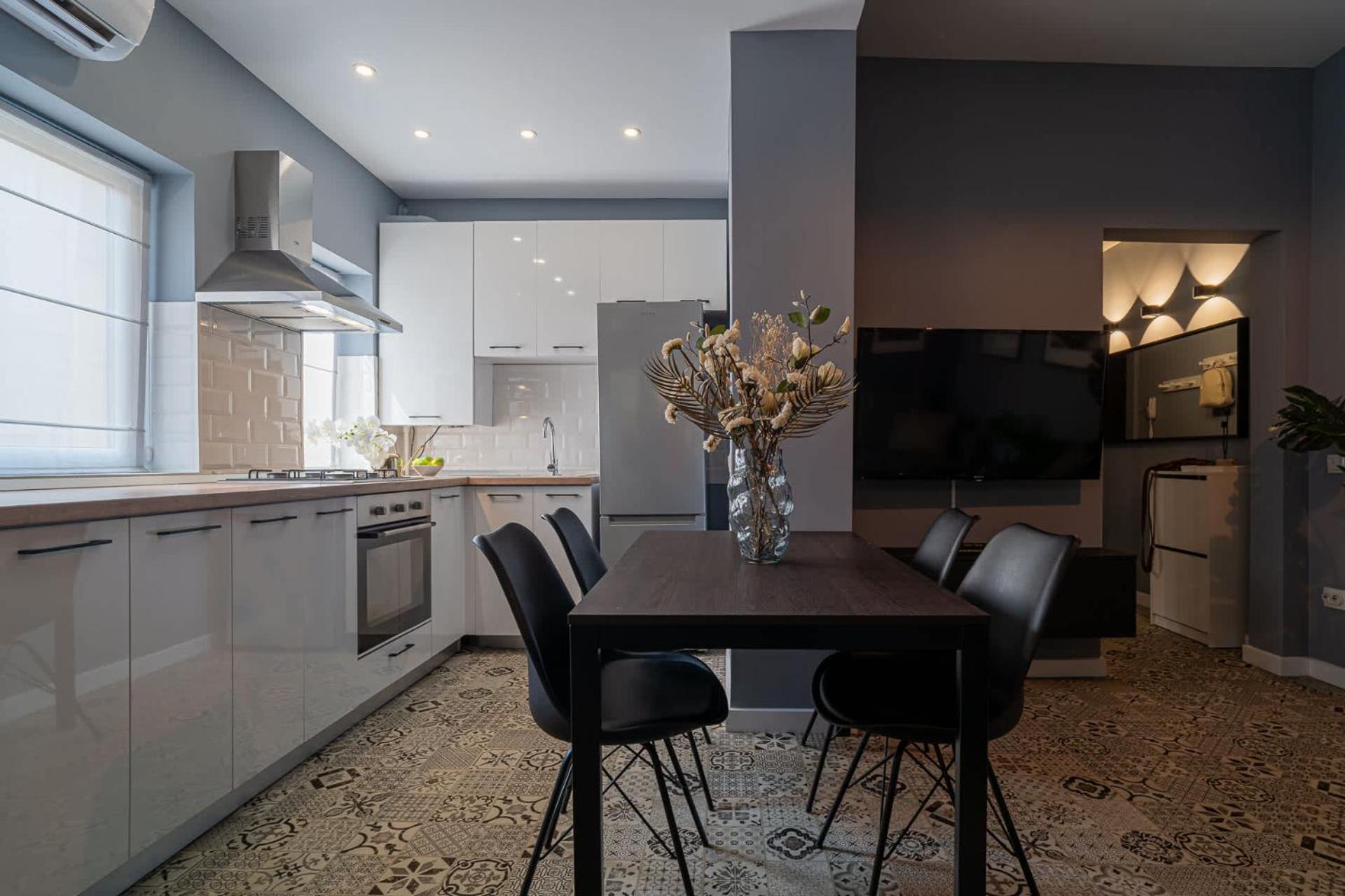 Chic Black & White 2br Retreat On Dambovitei Bucareste