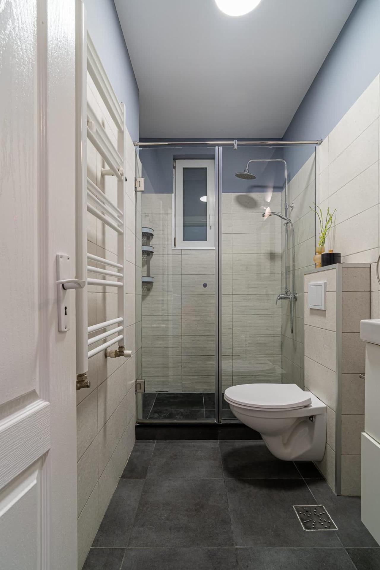 Chic Black & White 2br Retreat On Dambovitei Apartamento Bucareste