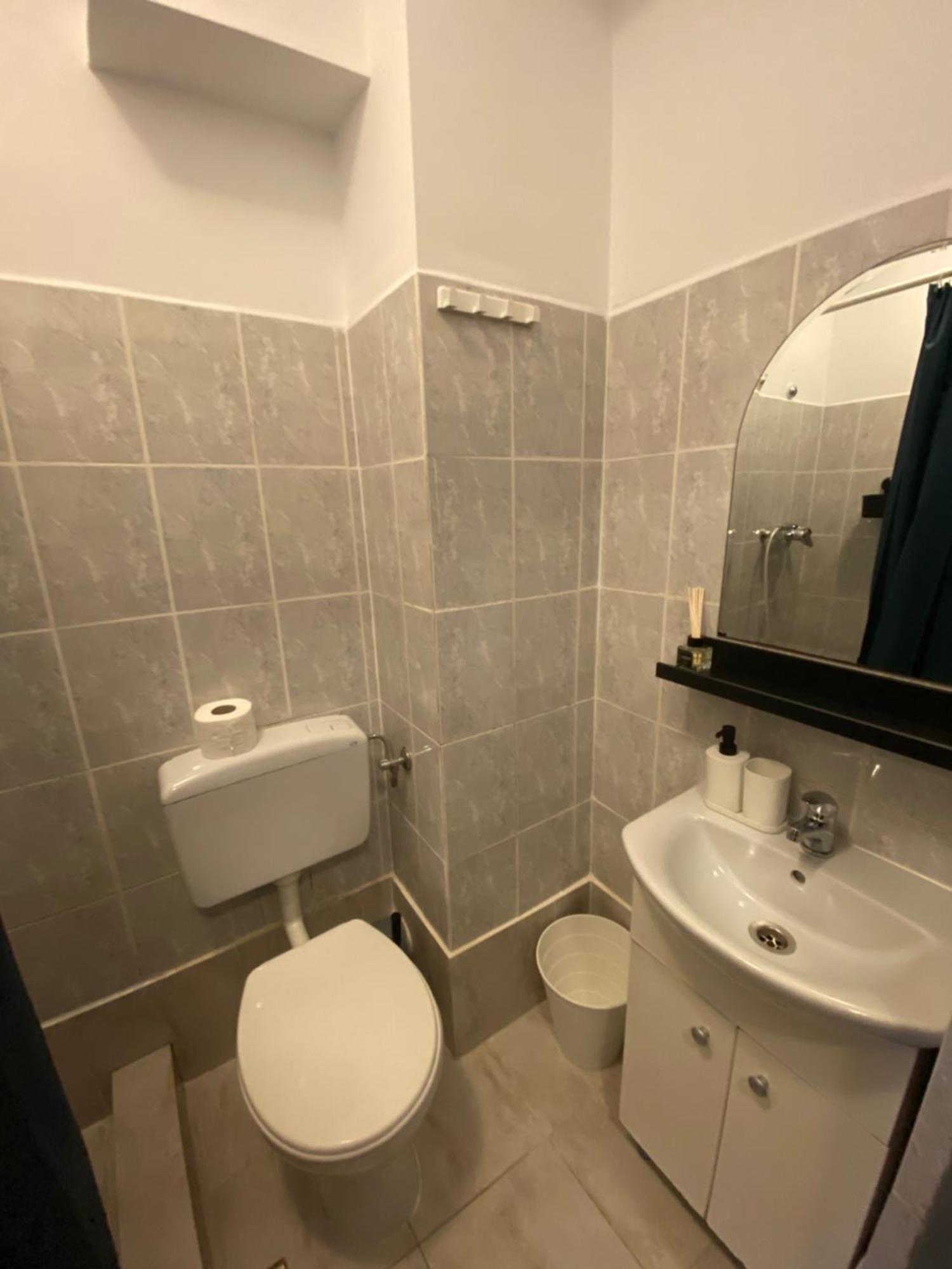 Gazde/Camere de închiriat Travellers Rest *