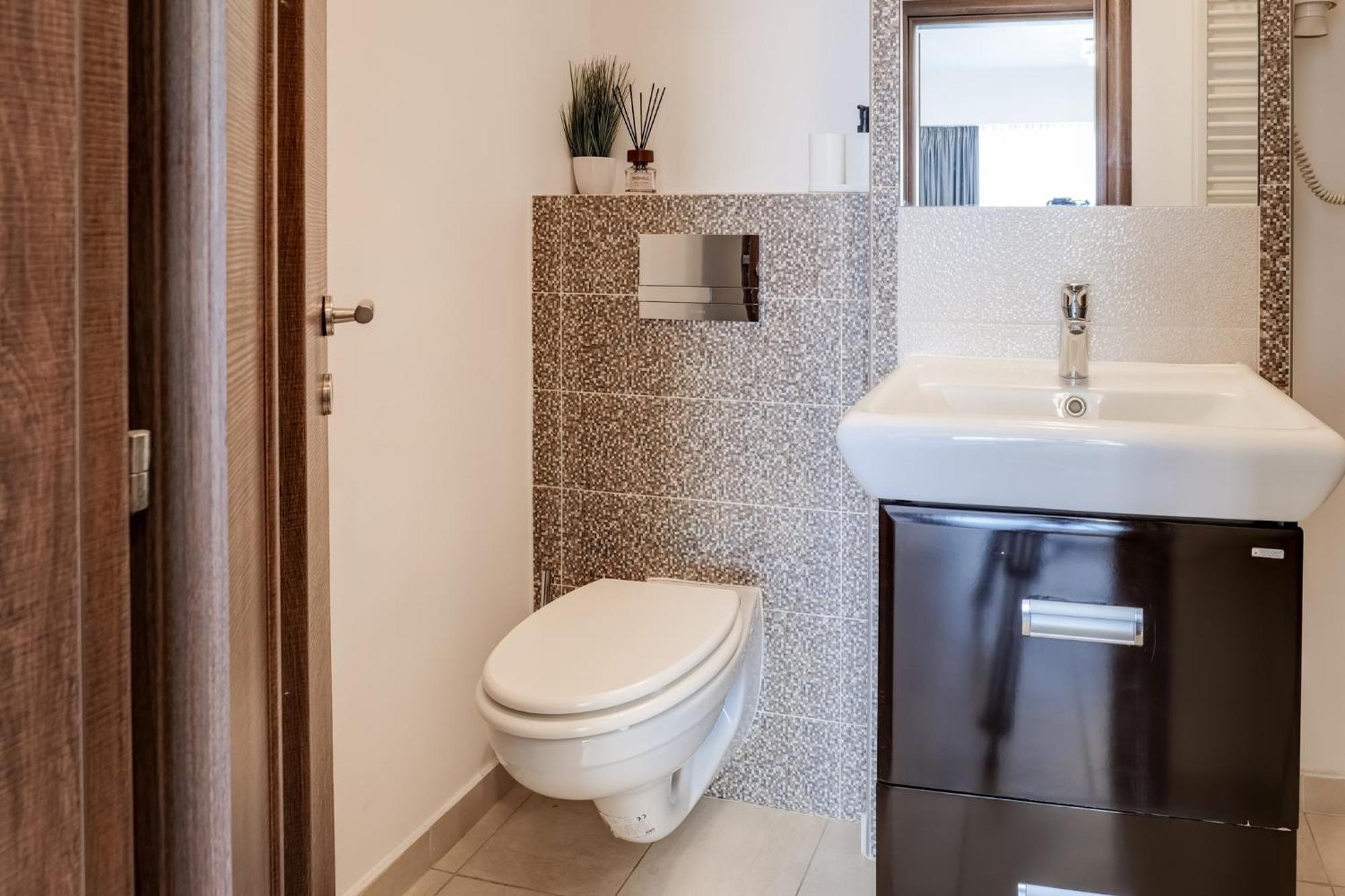 Chanttal Luxury - Fountain * Bucureşti