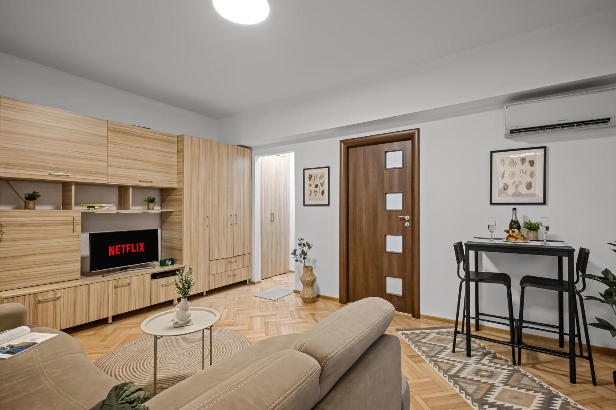 Earthy Escape - With Balcony Apartment Bucharest