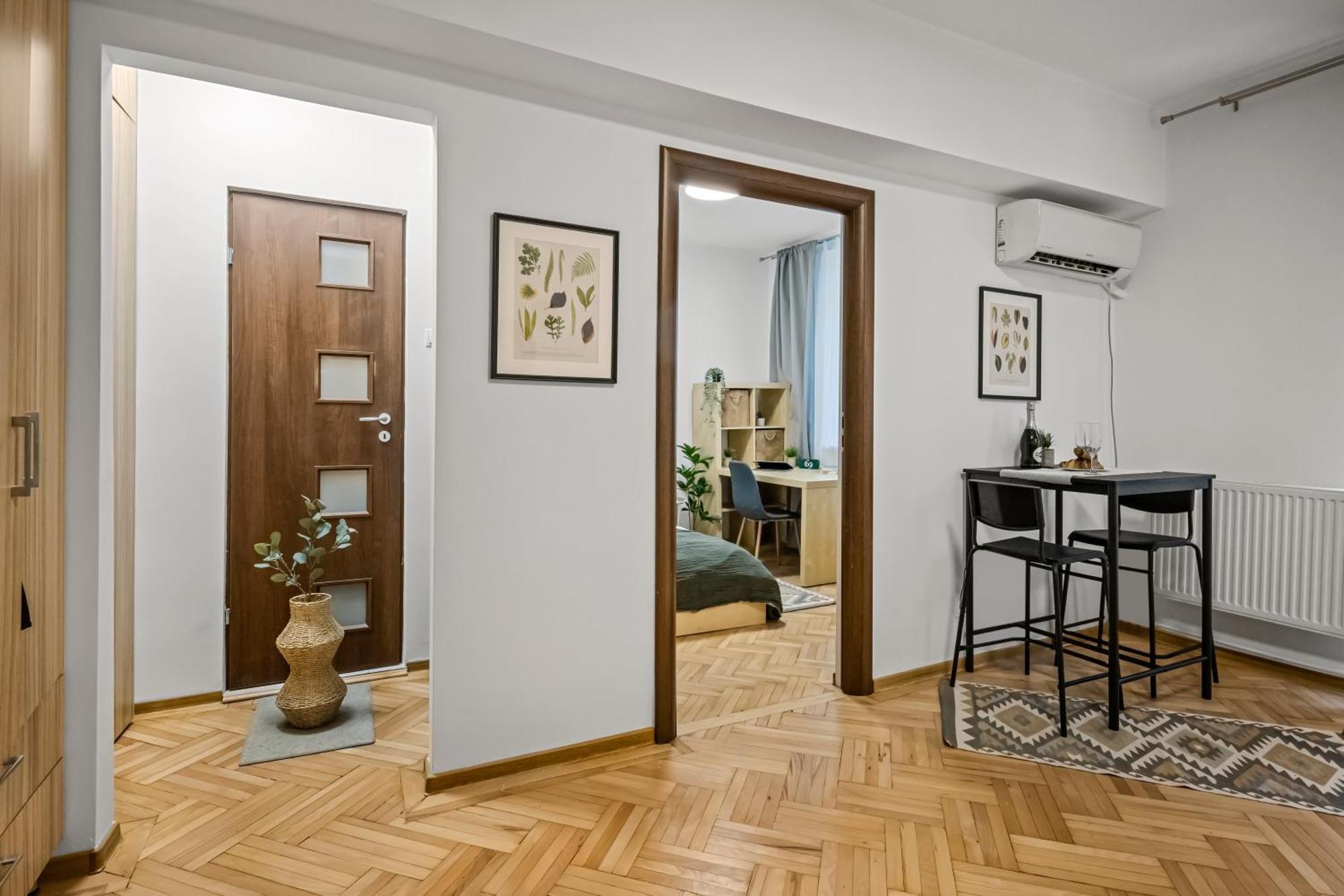 Apartment Earthy Escape - With Balcony