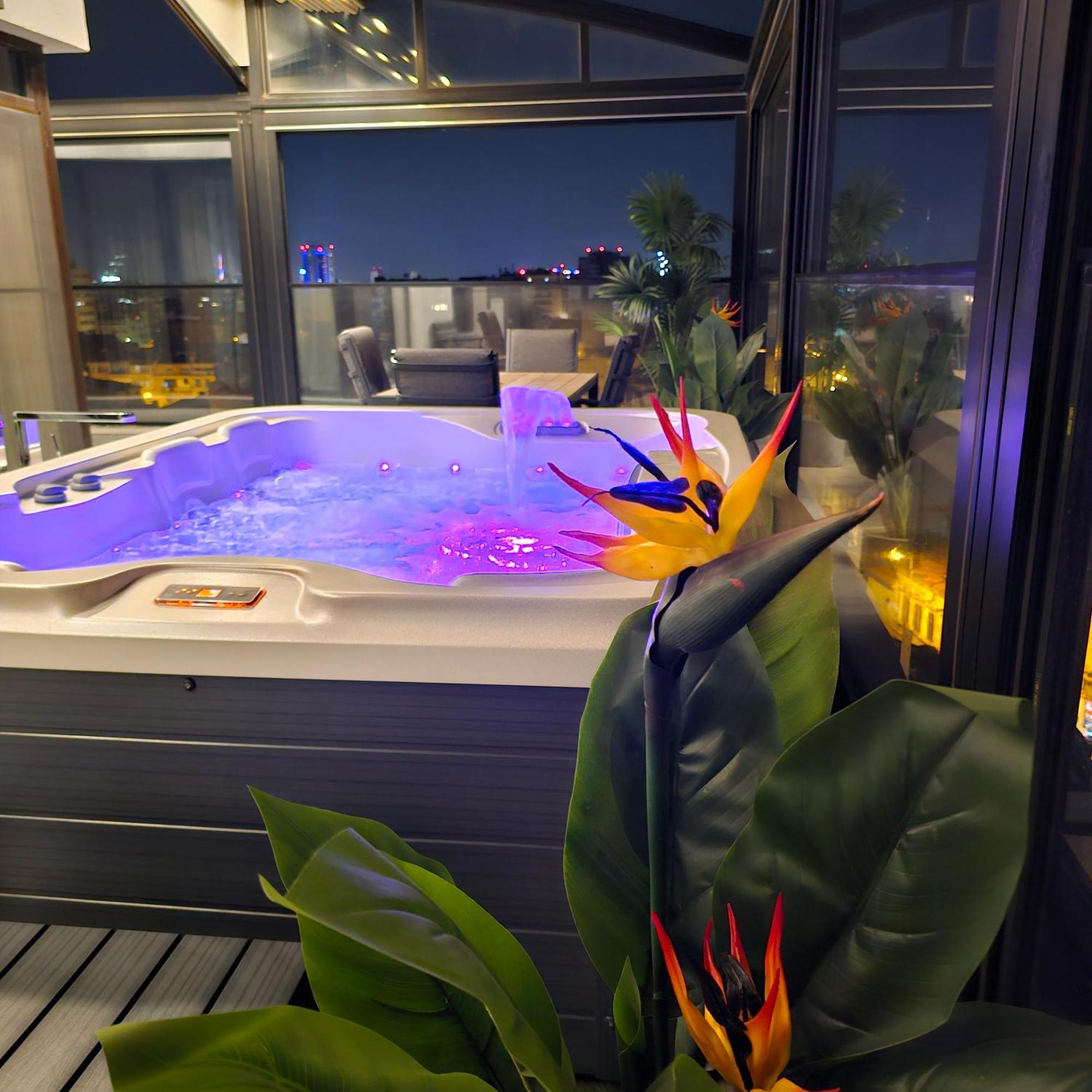 Crown Penthouse - Luxurious, & Vista Bucharest