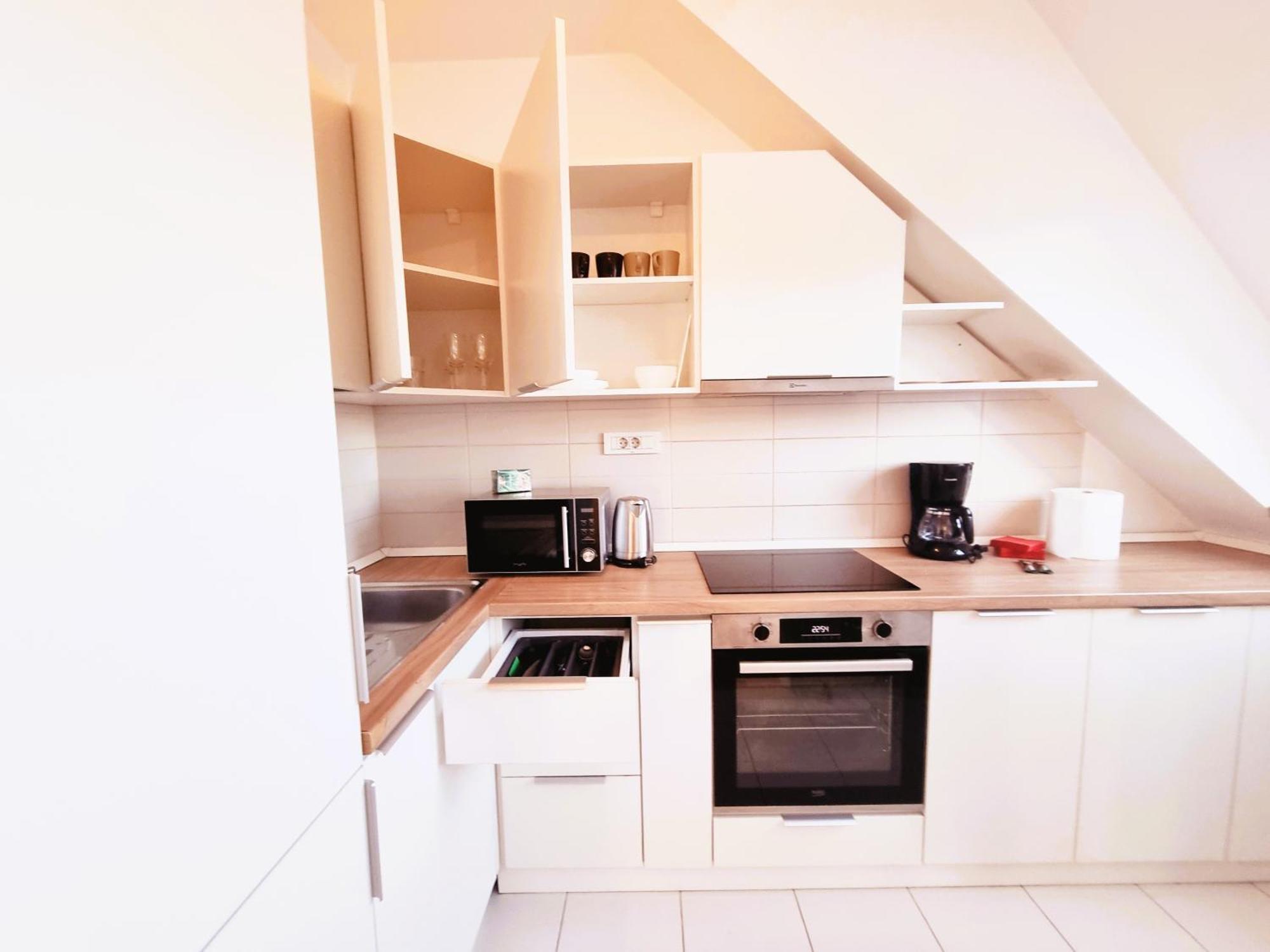 Apartament E *