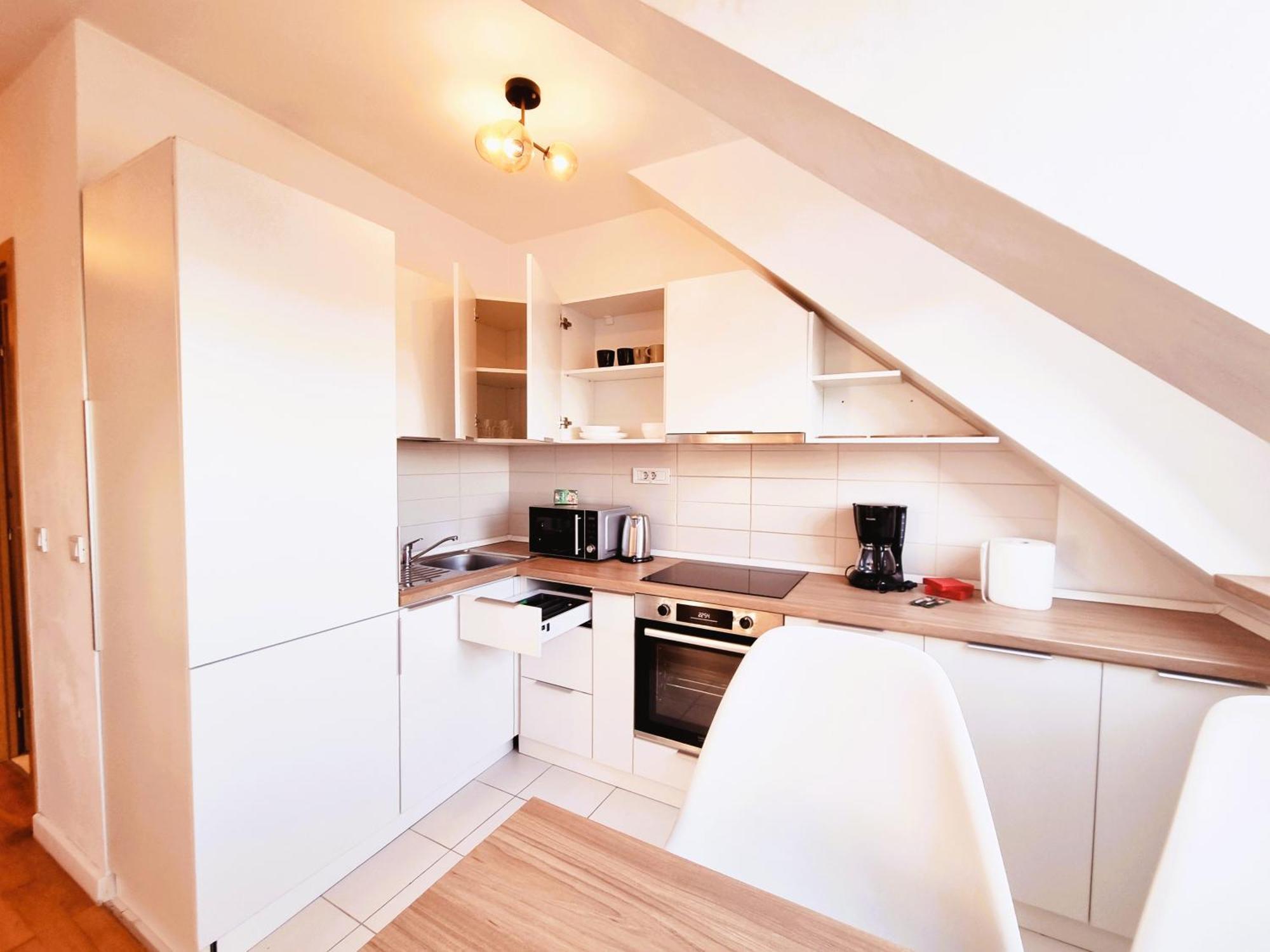 Apartament E *
