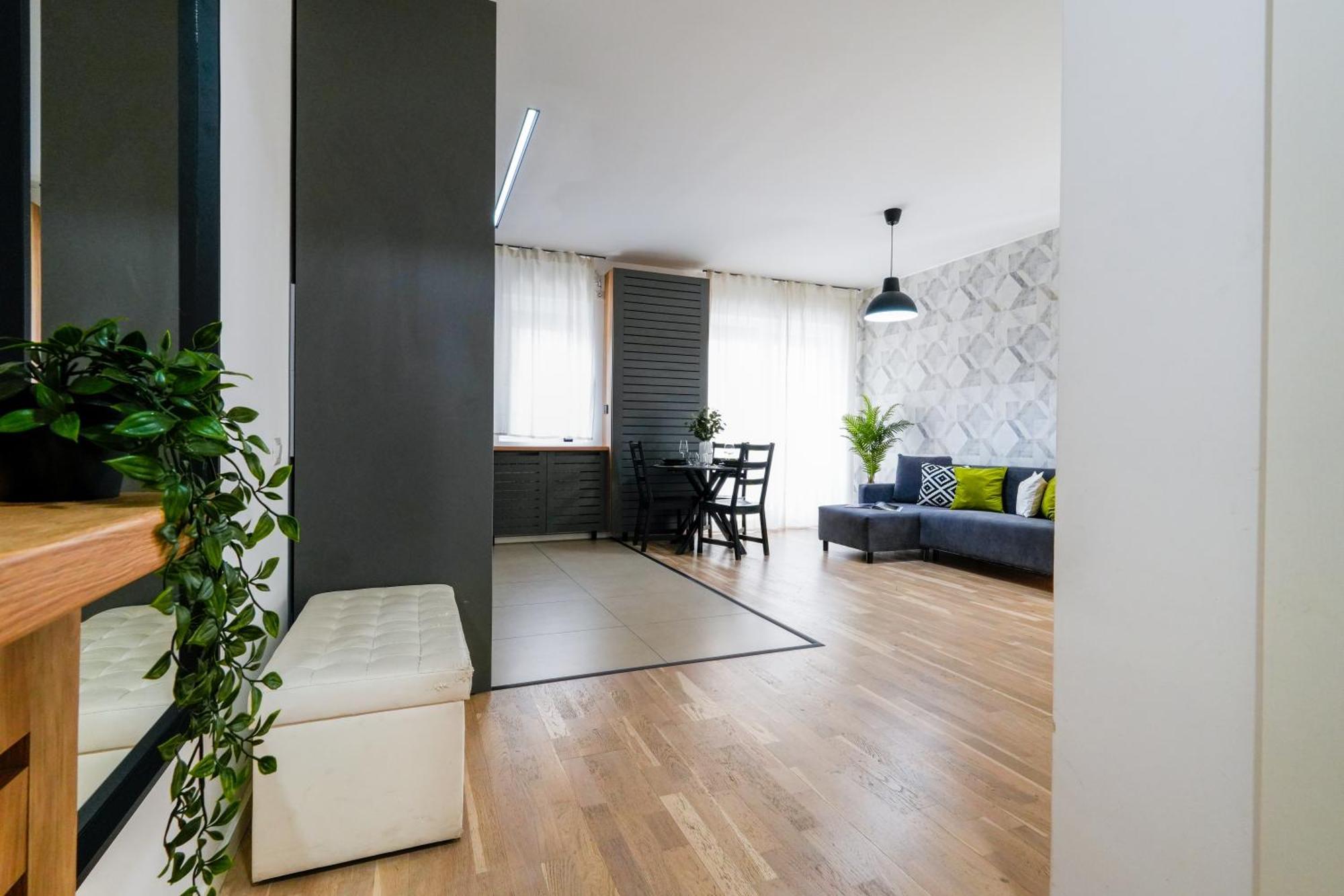 Sara - Stylish With Balcony Near Piata Obor Apartment Bucharest