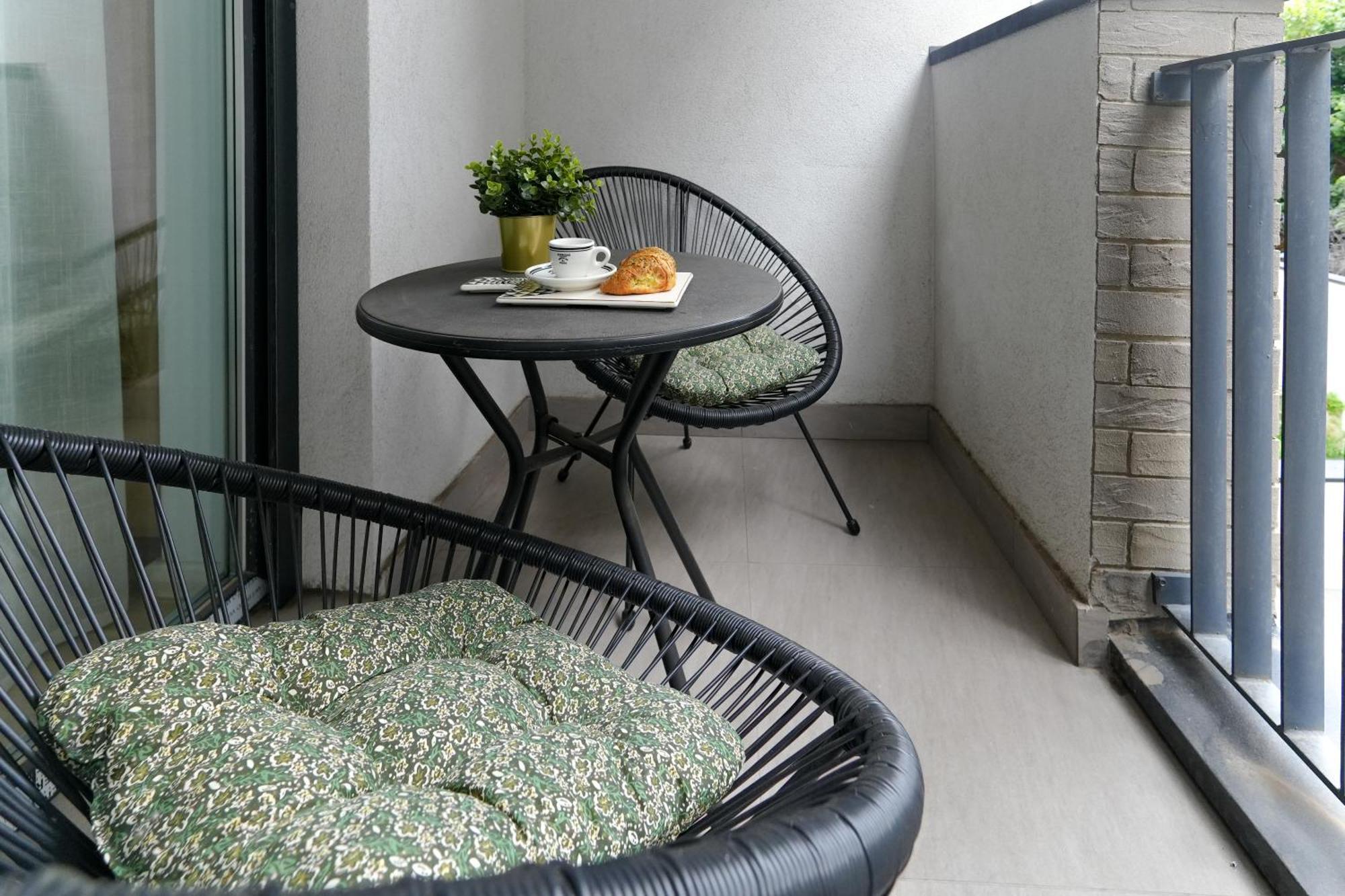 Sara - Stylish With Balcony Near Piata Obor Apartment *