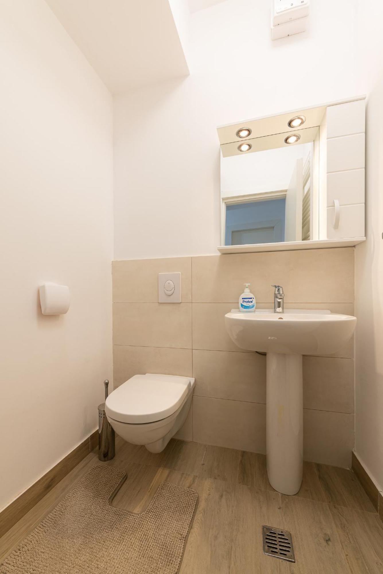 Ines - Modern 2br With Garden Views Bucharest