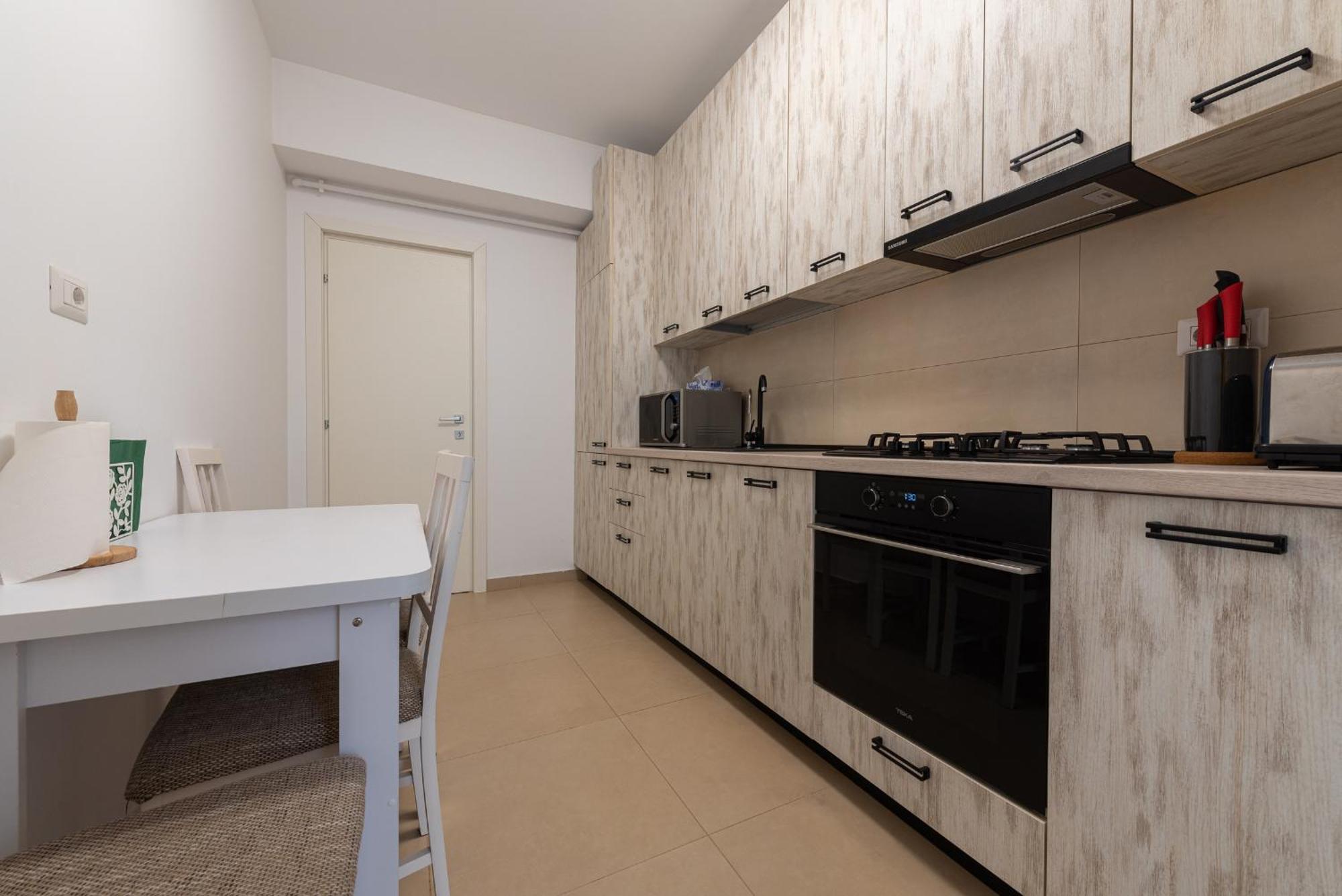 Ines - Modern 2br With Garden Views Bucharest