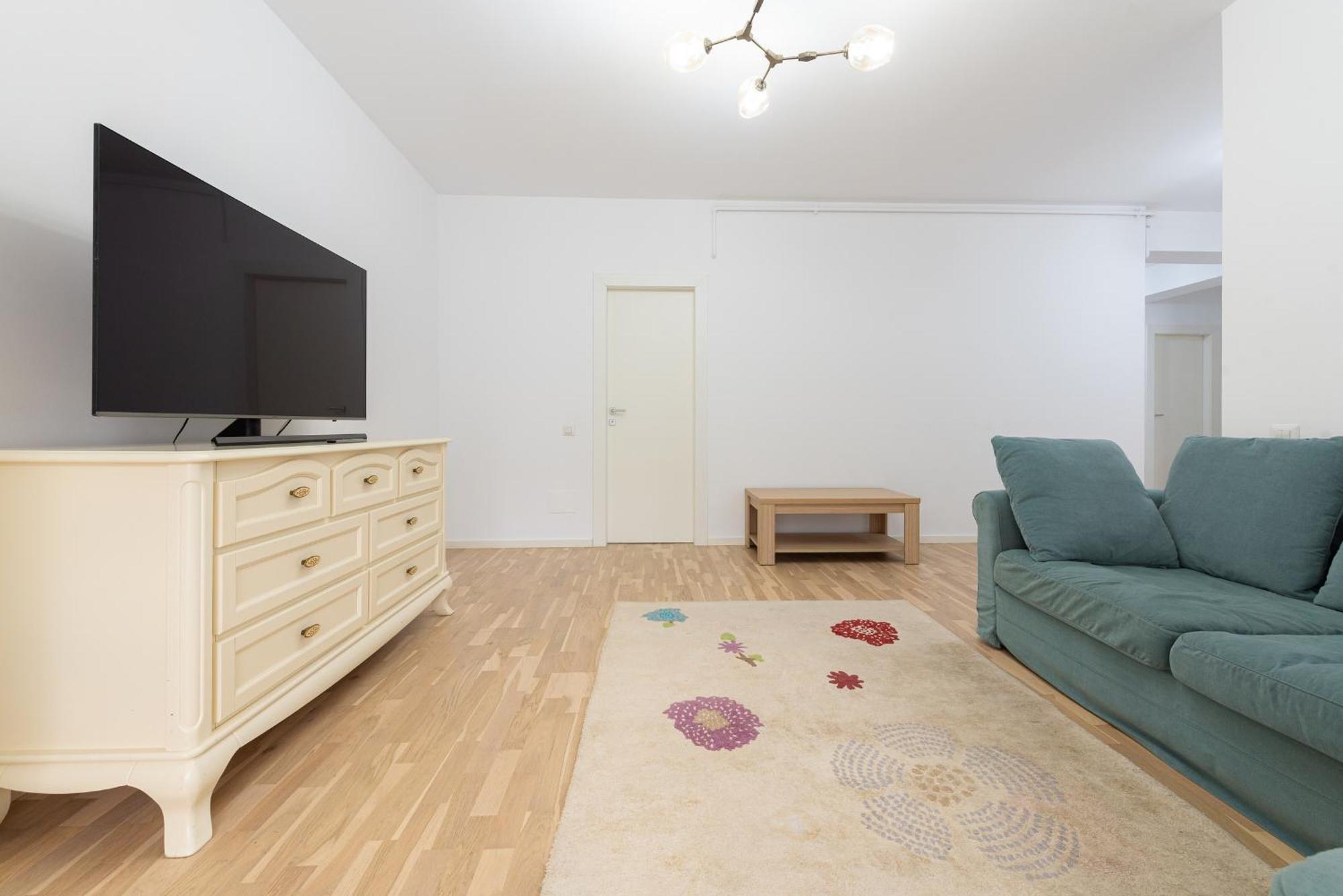 Ines - Modern 2br With Garden Views * Bucharest