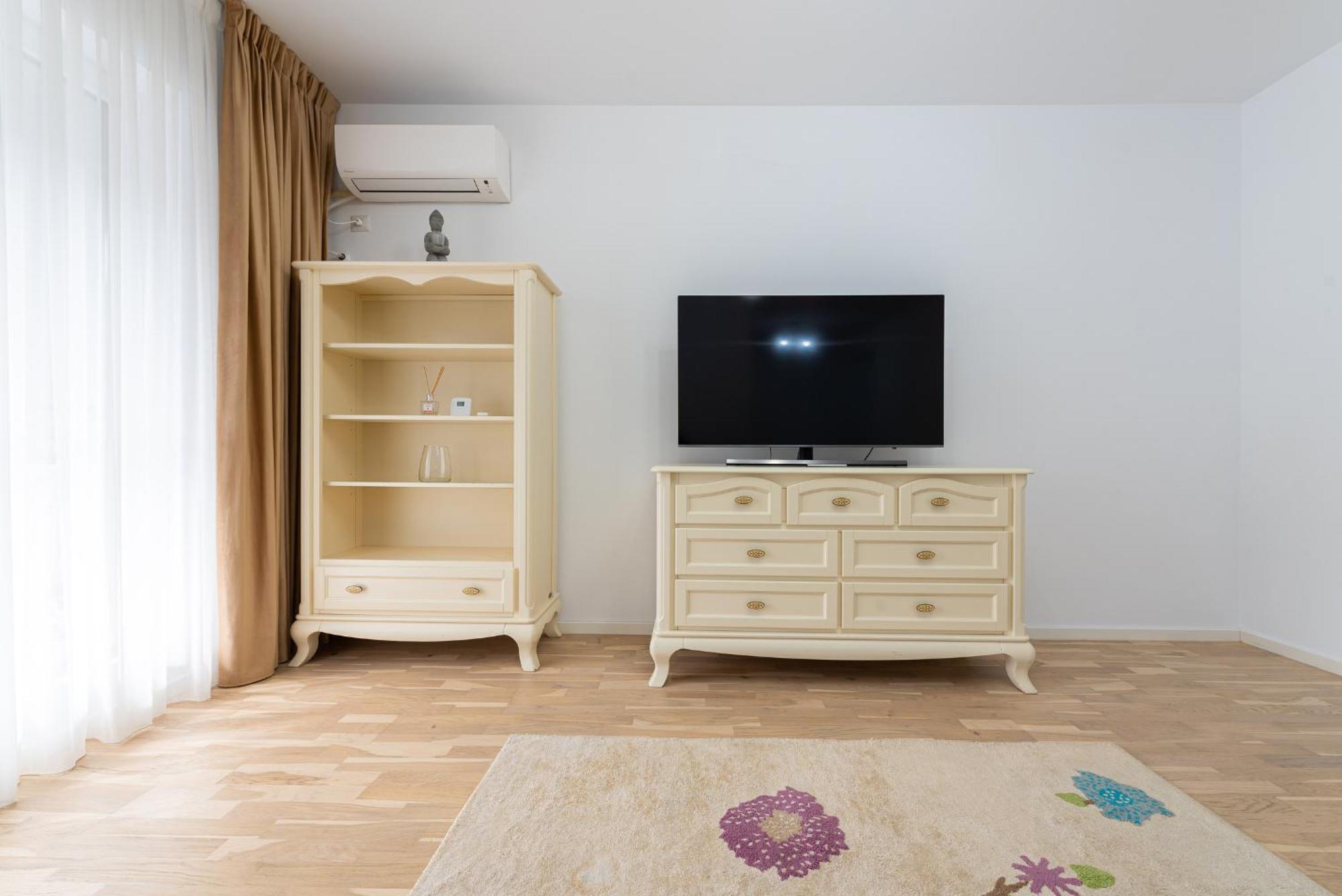 Ines - Modern 2br With Garden Views Apartment *