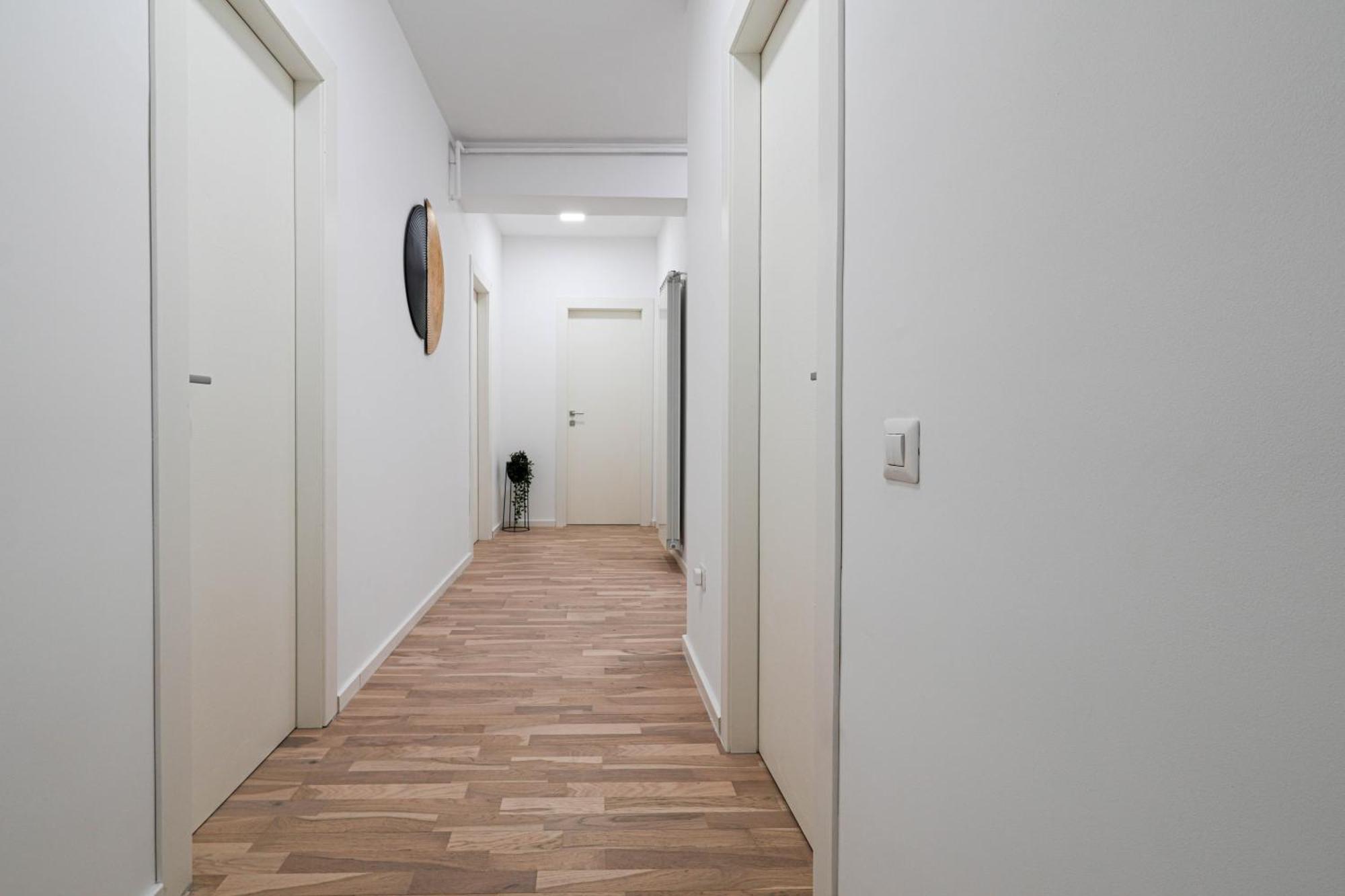 Gabi - Chic With Parking Close To Veranda Mall Apartament *