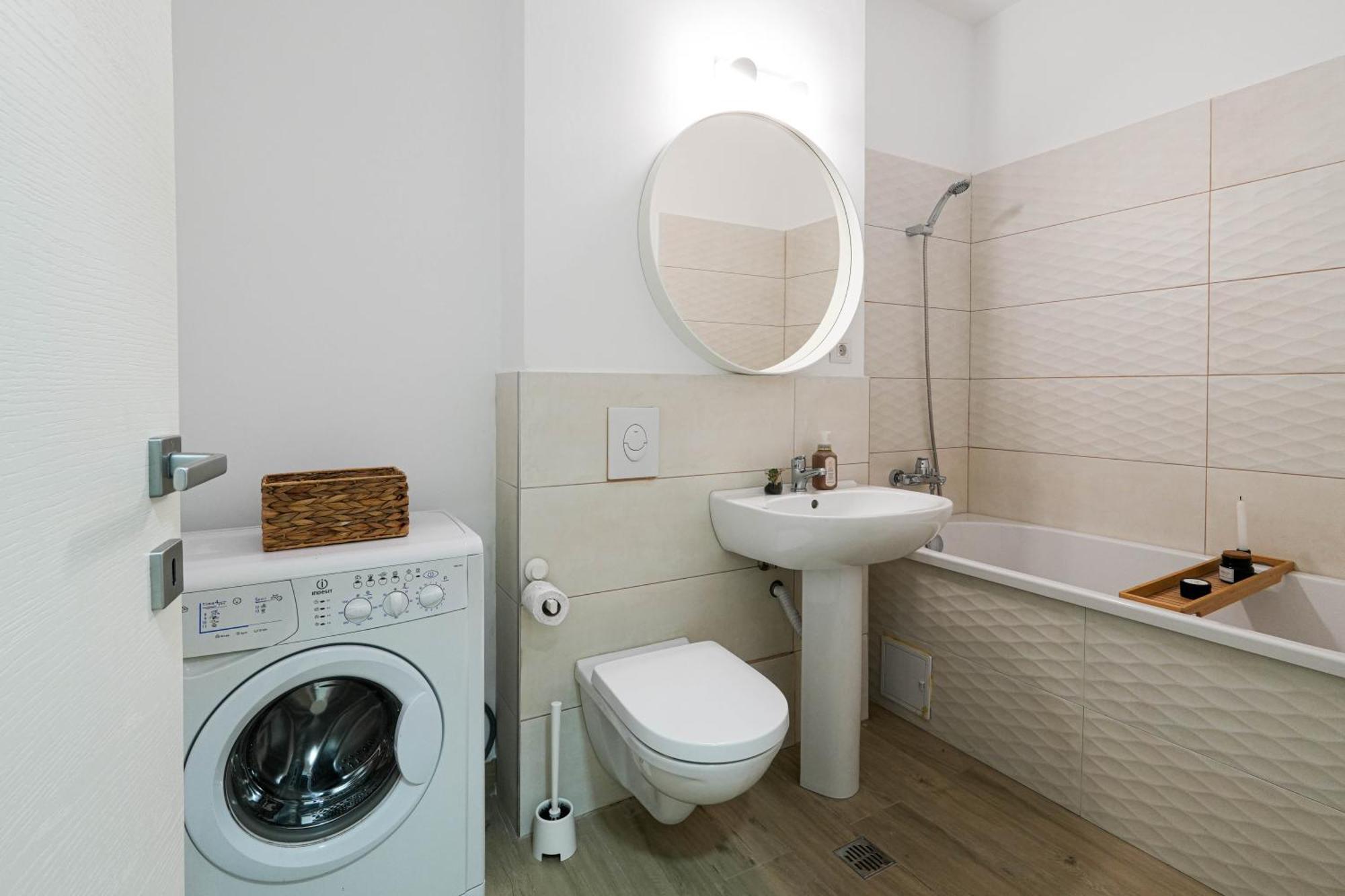 Gabi - Chic With Parking Close To Veranda Mall * Bucureşti