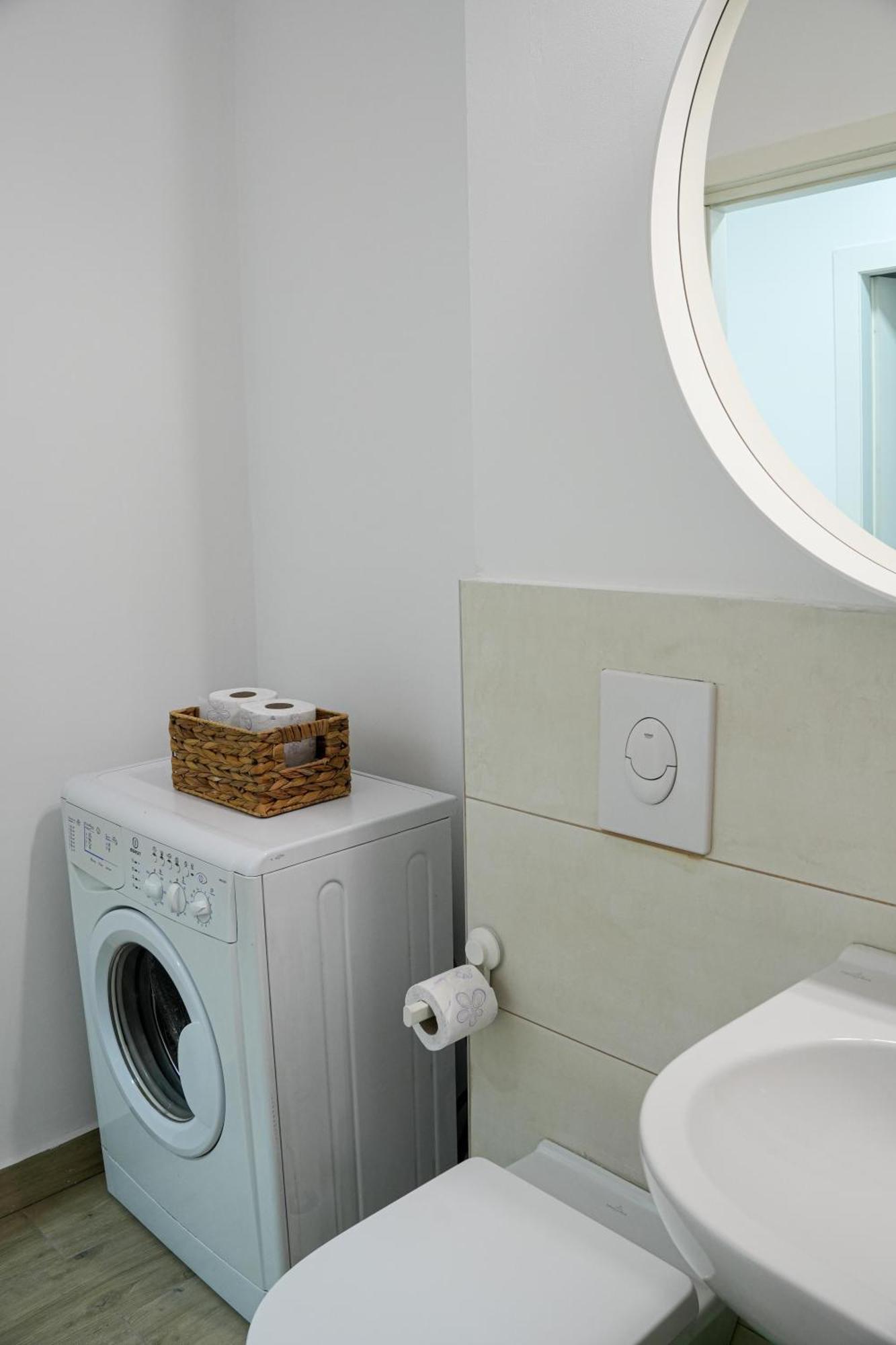 Apartament Gabi - Chic With Parking Close To Veranda Mall