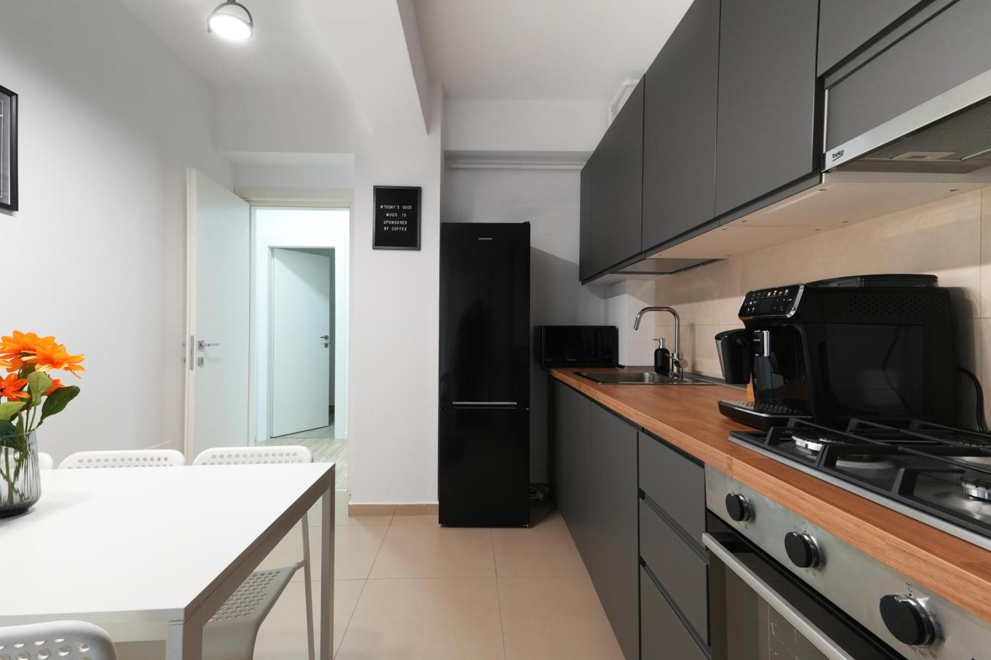 Gabi - Chic With Parking Close To Veranda Mall * Bucureşti