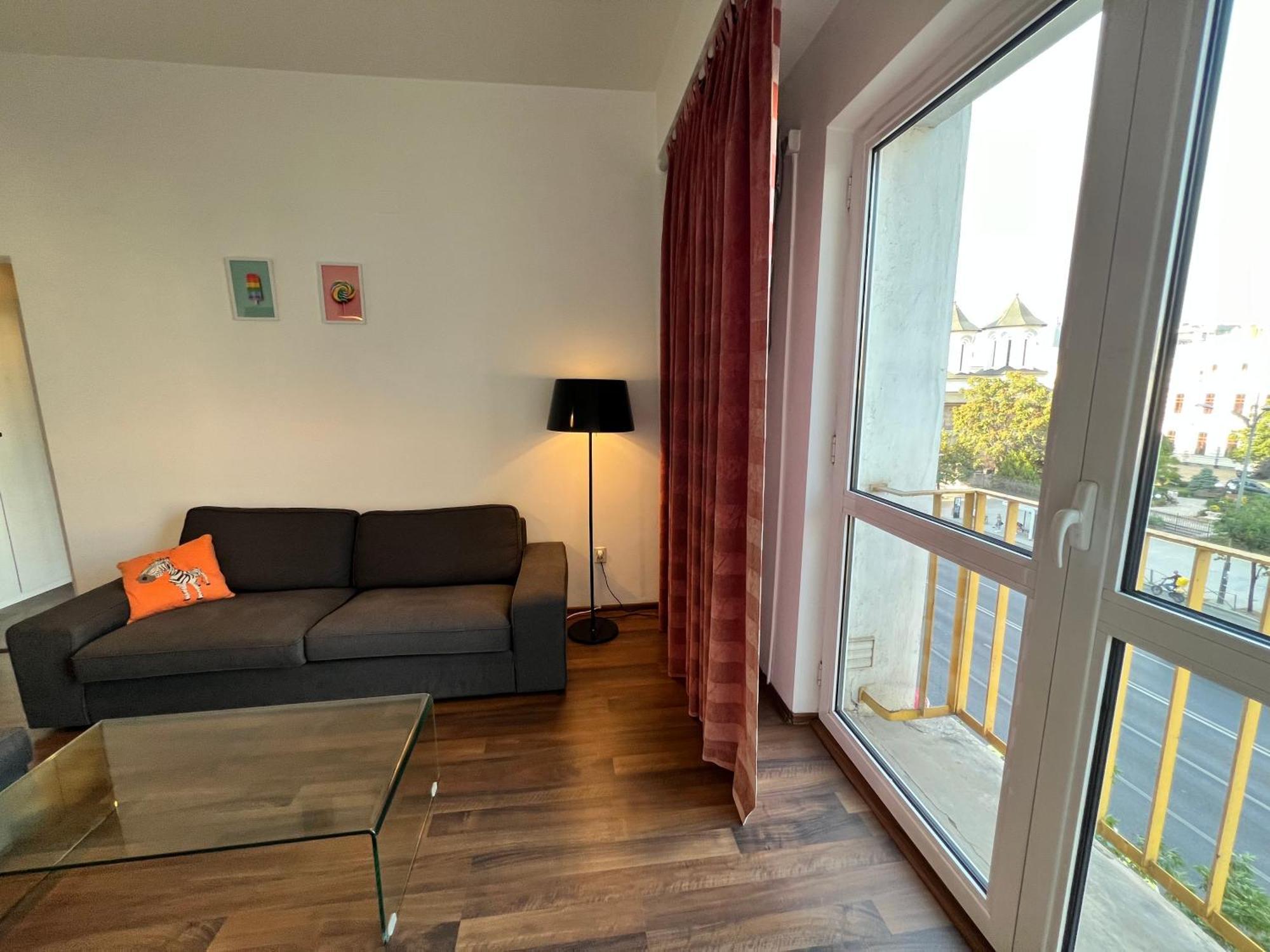 Lazy's Haven - Near Coltea Hospital Old Town Apartment *